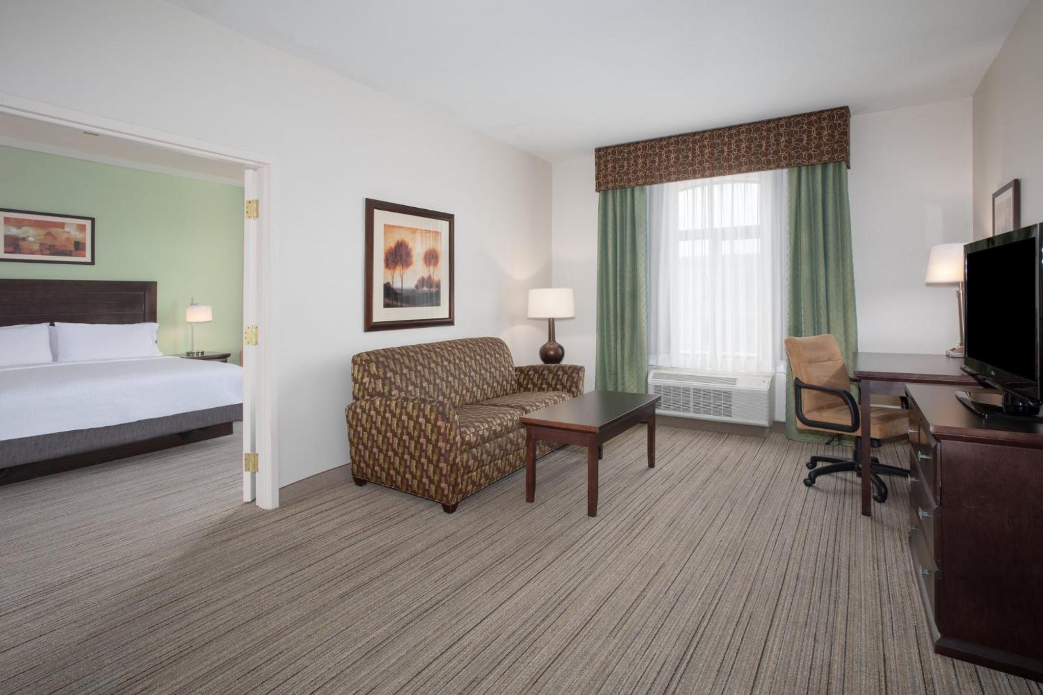 One-Bedroom King Suite with Jetted Tub - Photo 2