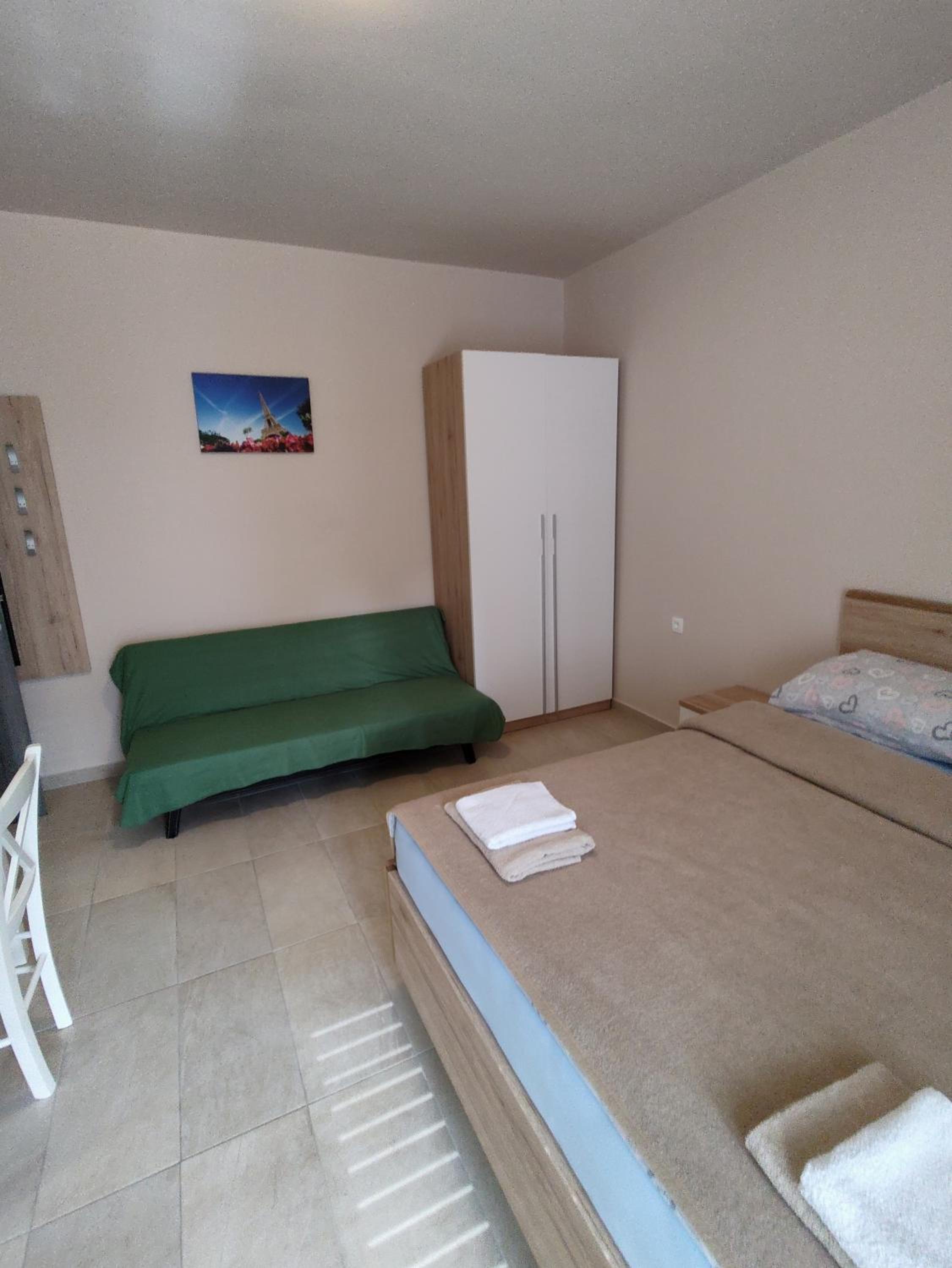 Studio Apartment photo 3