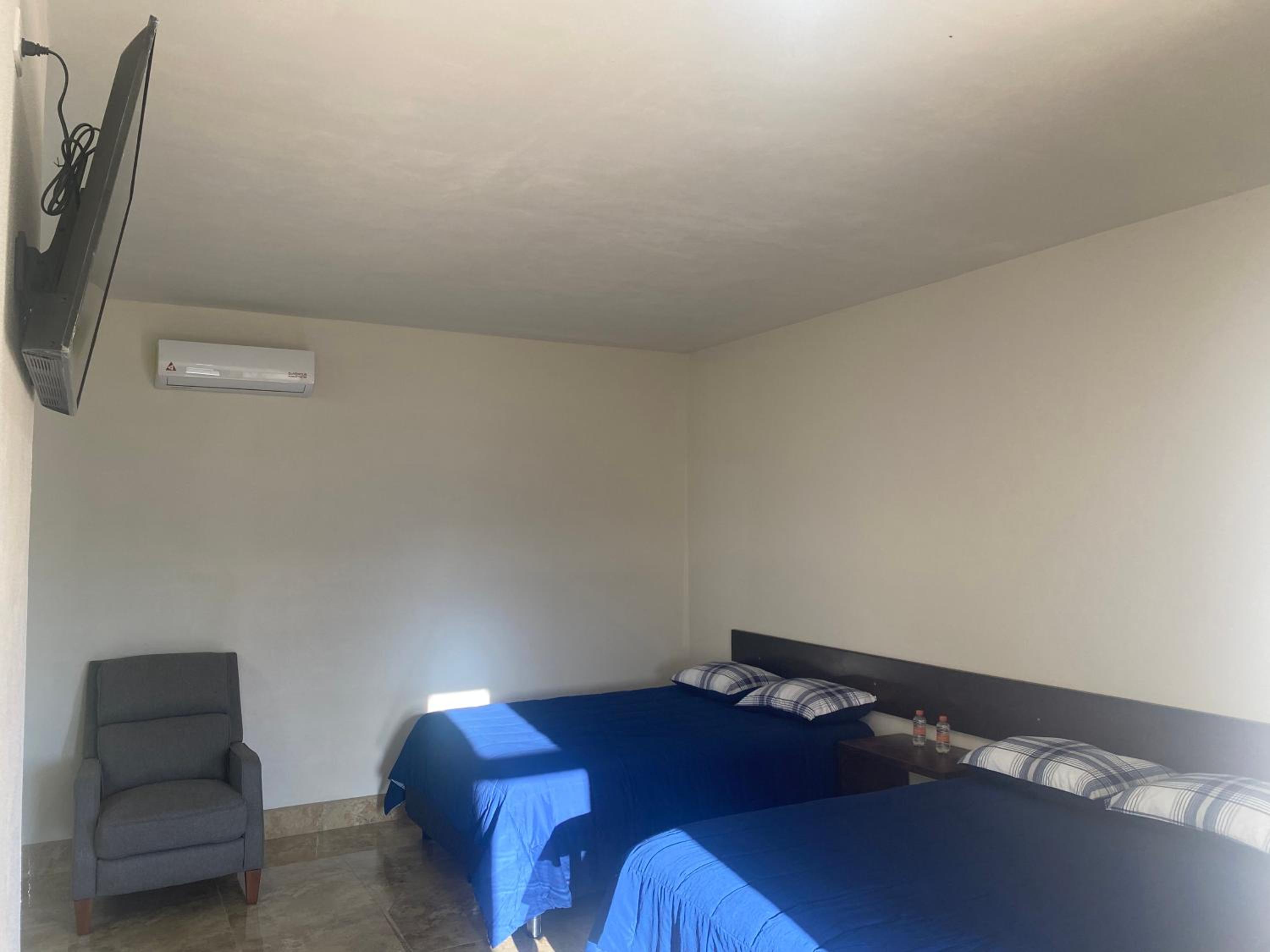 Large Double Room - Photo 1