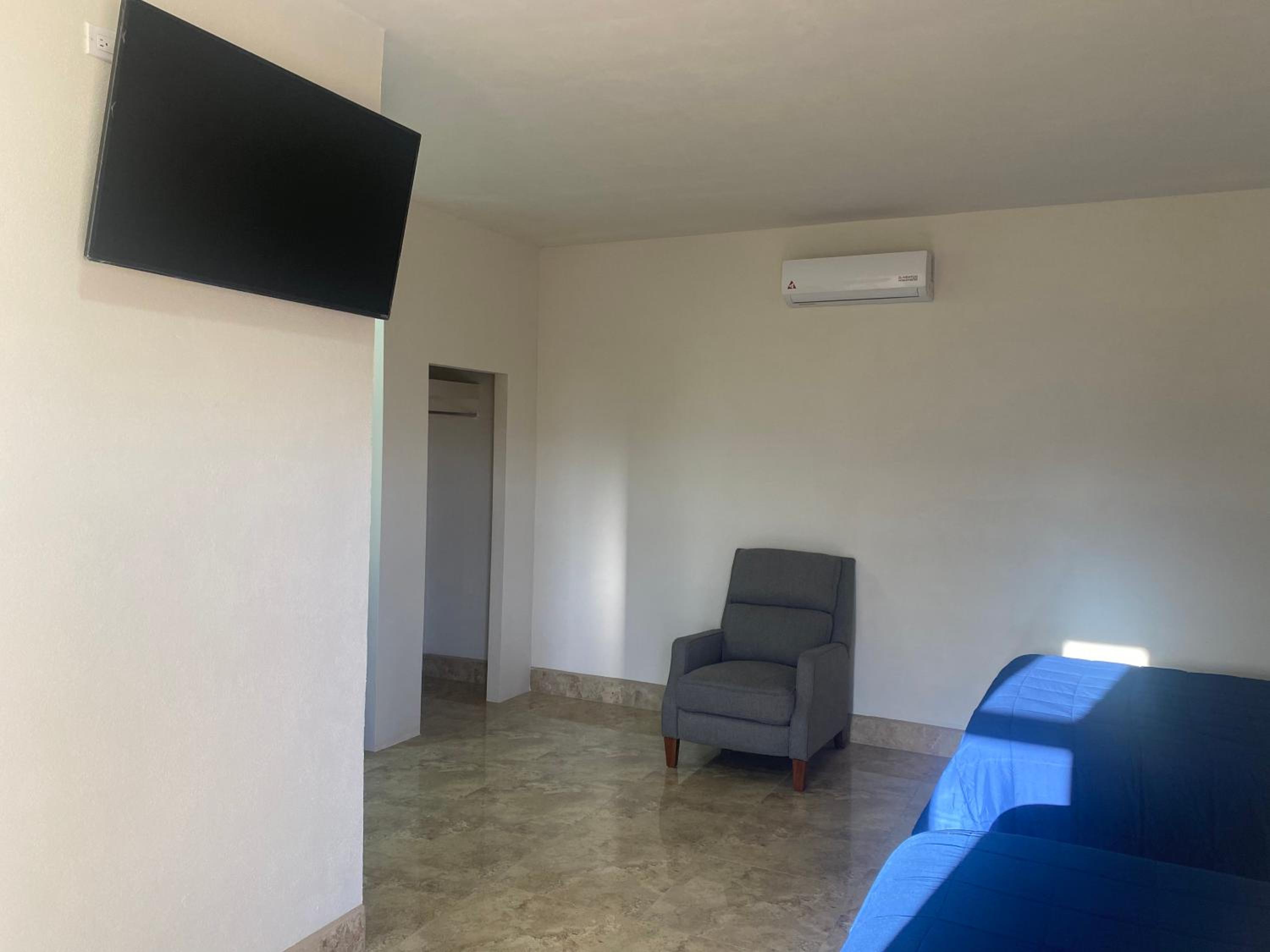 Large Double Room - Photo 27