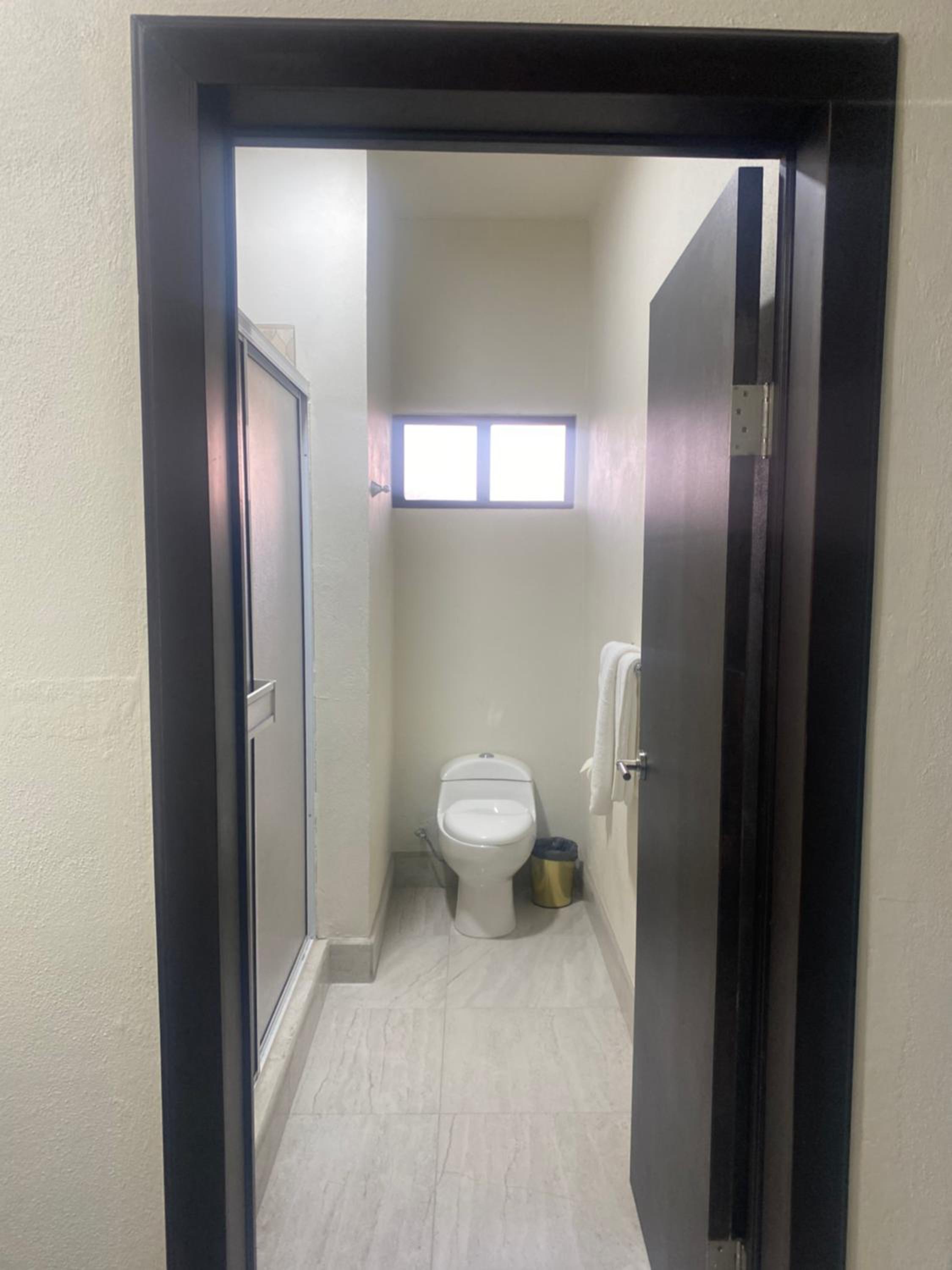 Large Double Room - Photo 8