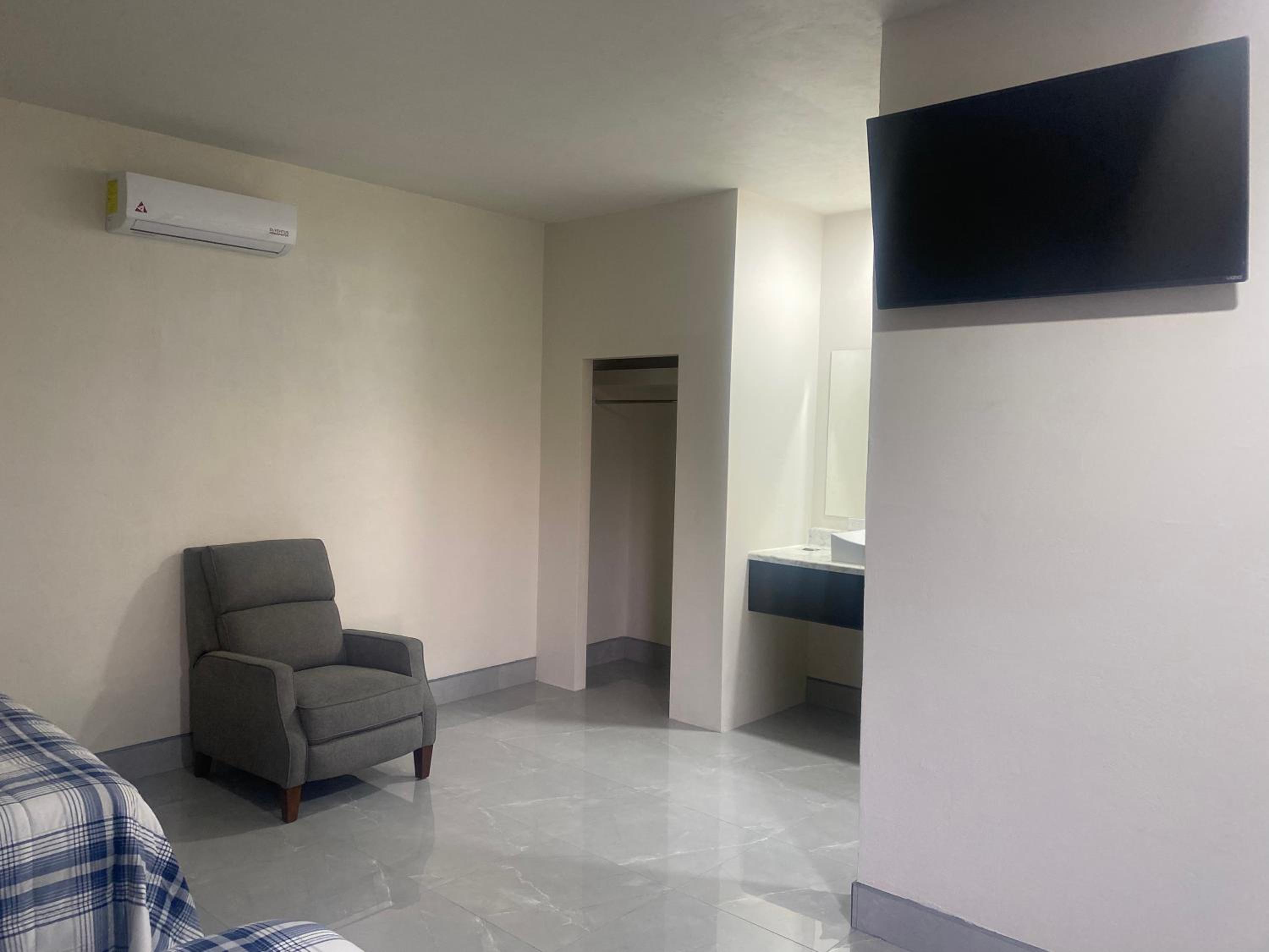 Large Double Room - Photo 35