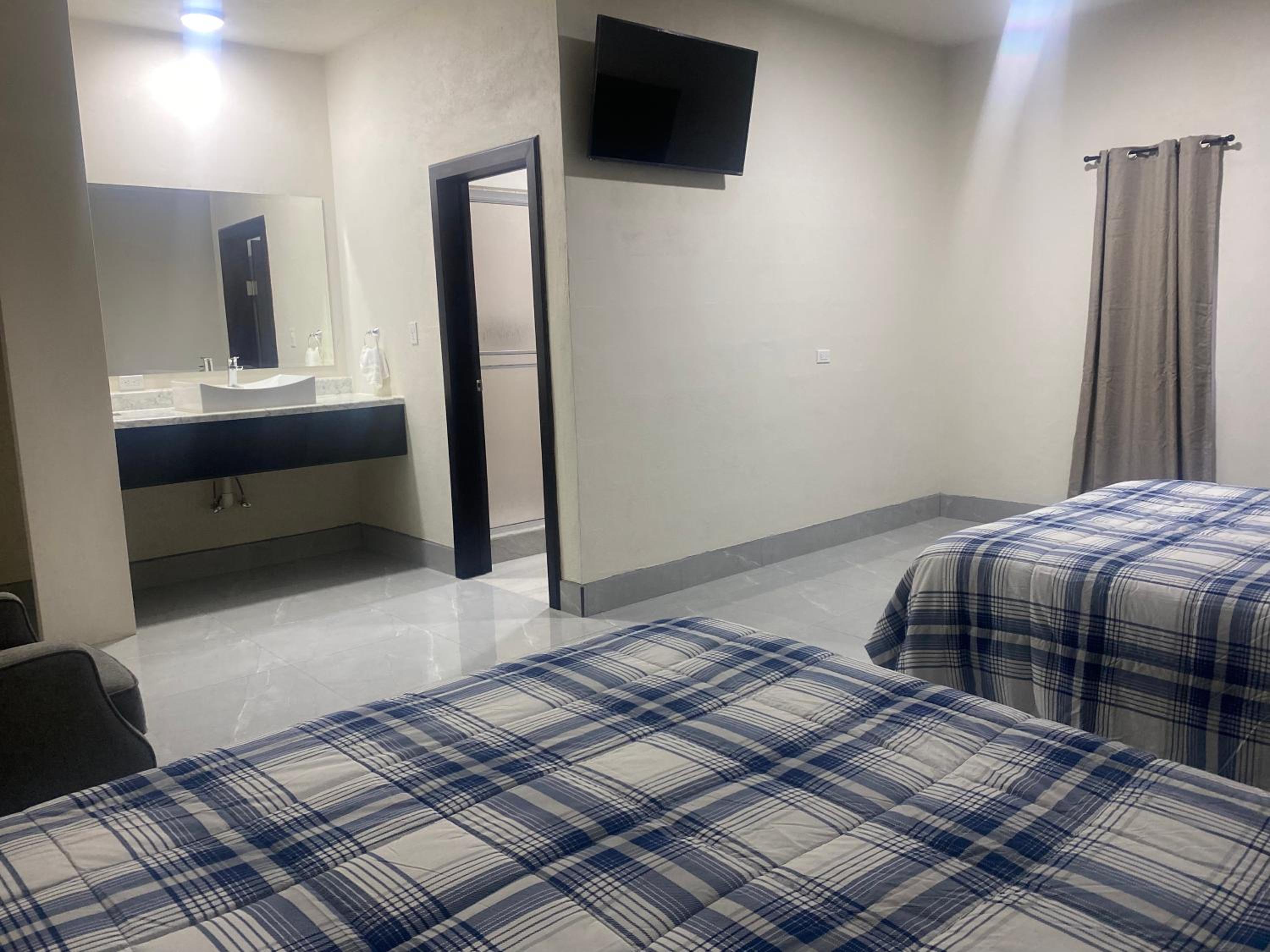 Large Double Room - Photo 34