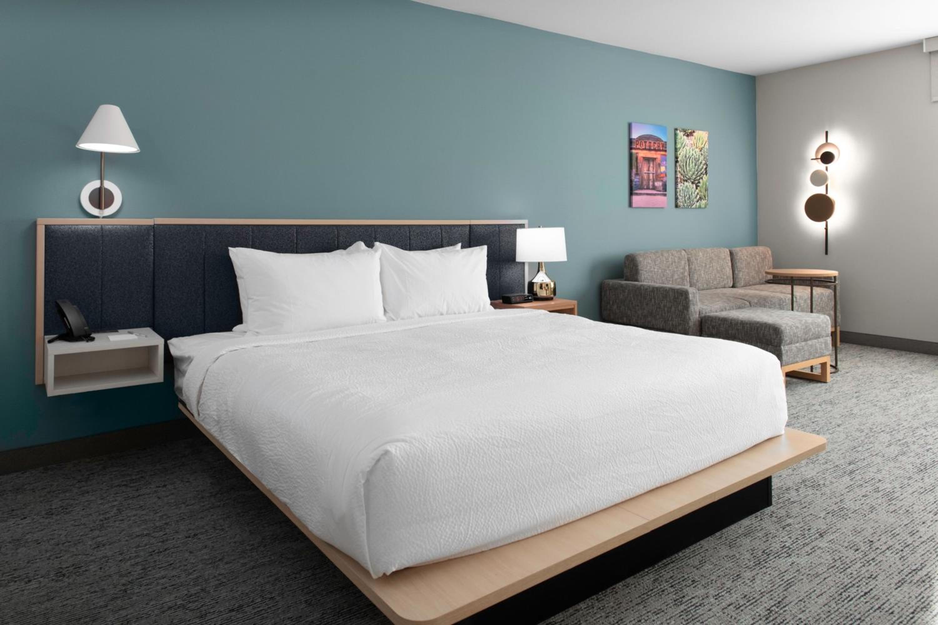 One-Bedroom King Suite  - Photo 1