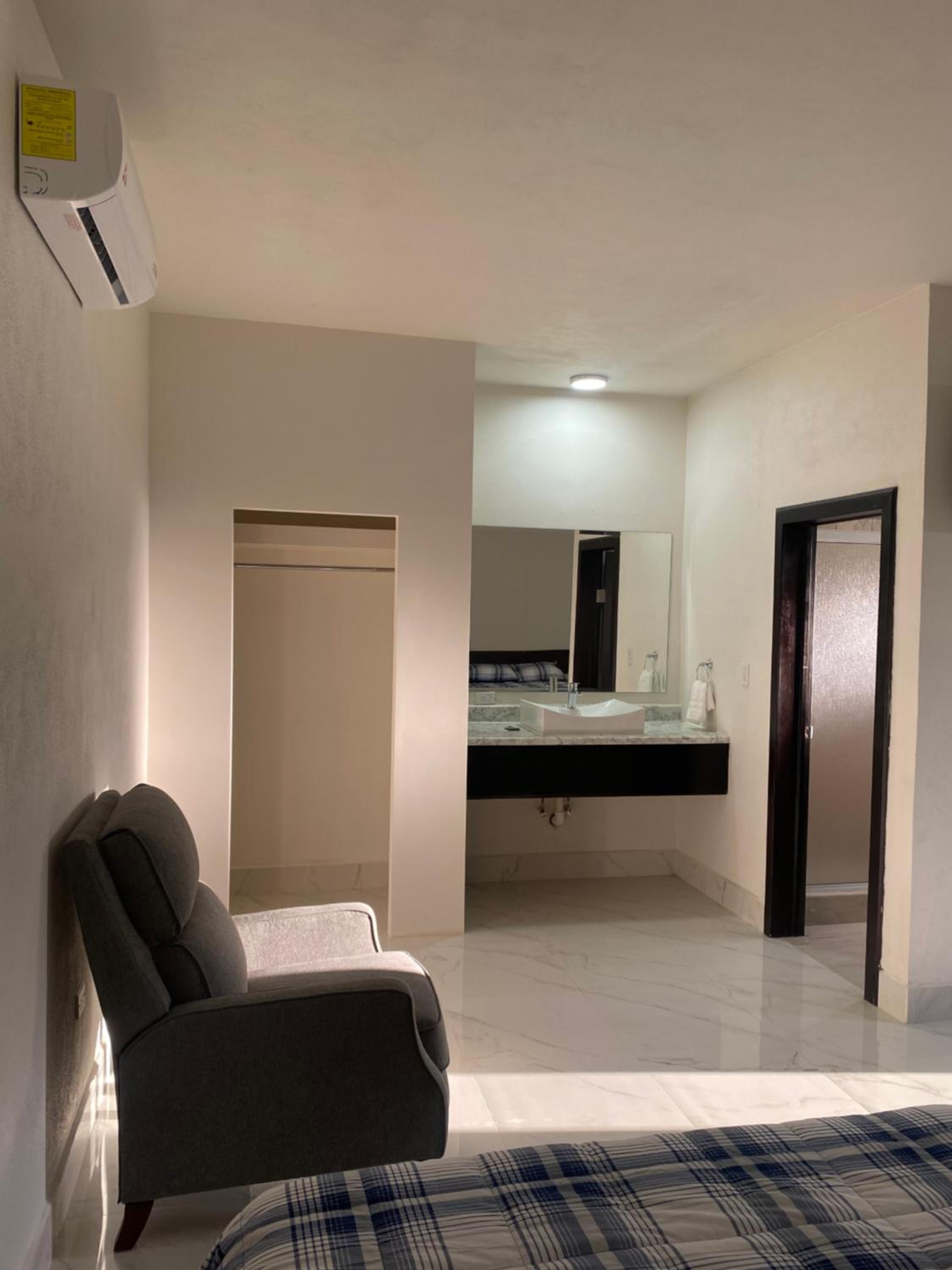 Large Double Room - Photo 32
