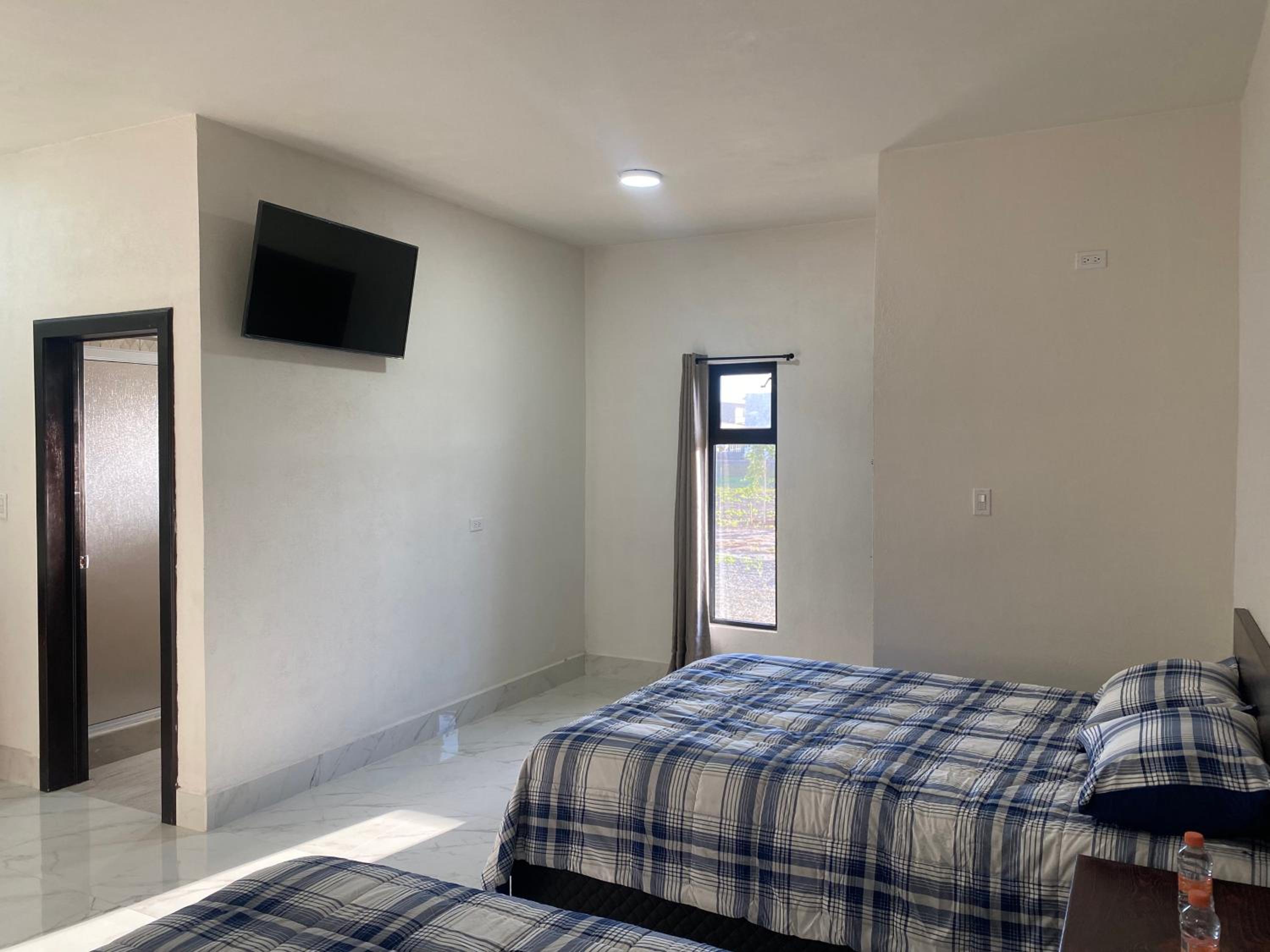 Large Double Room - Photo 4