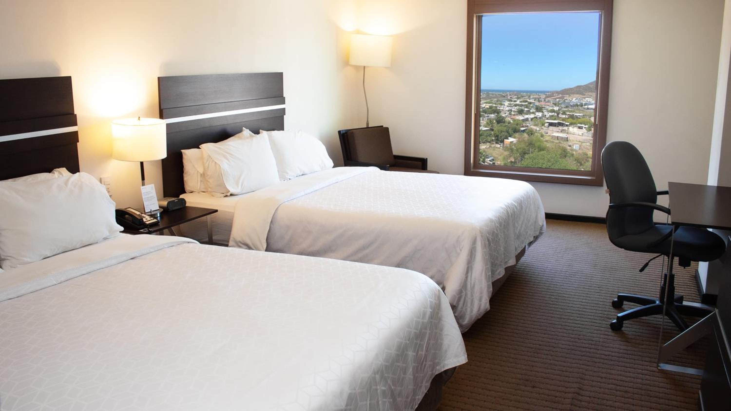 Standard Queen Room with Two Queen Beds and Pool View - Photo 2