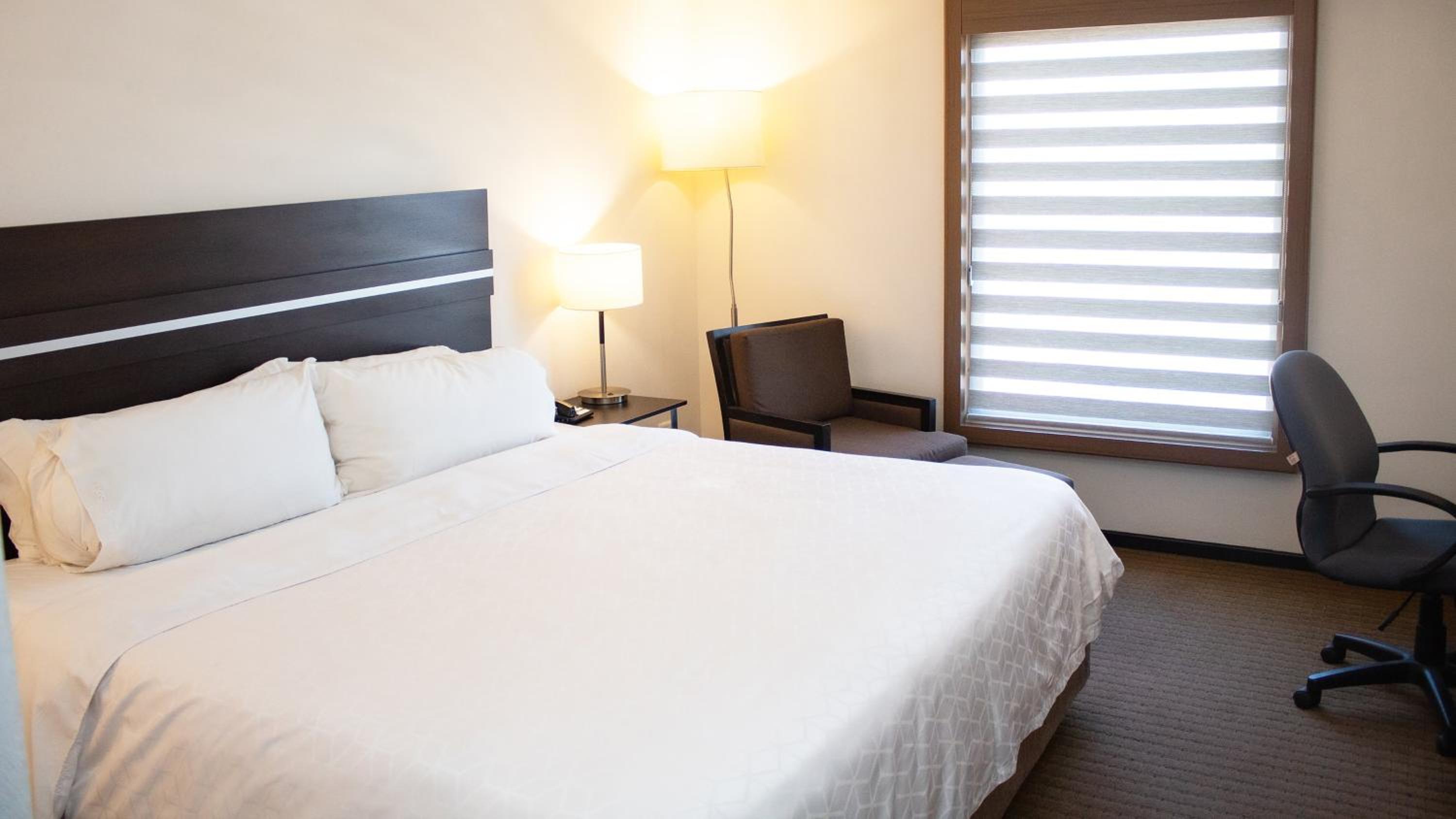 Standard King Room - Photo 1