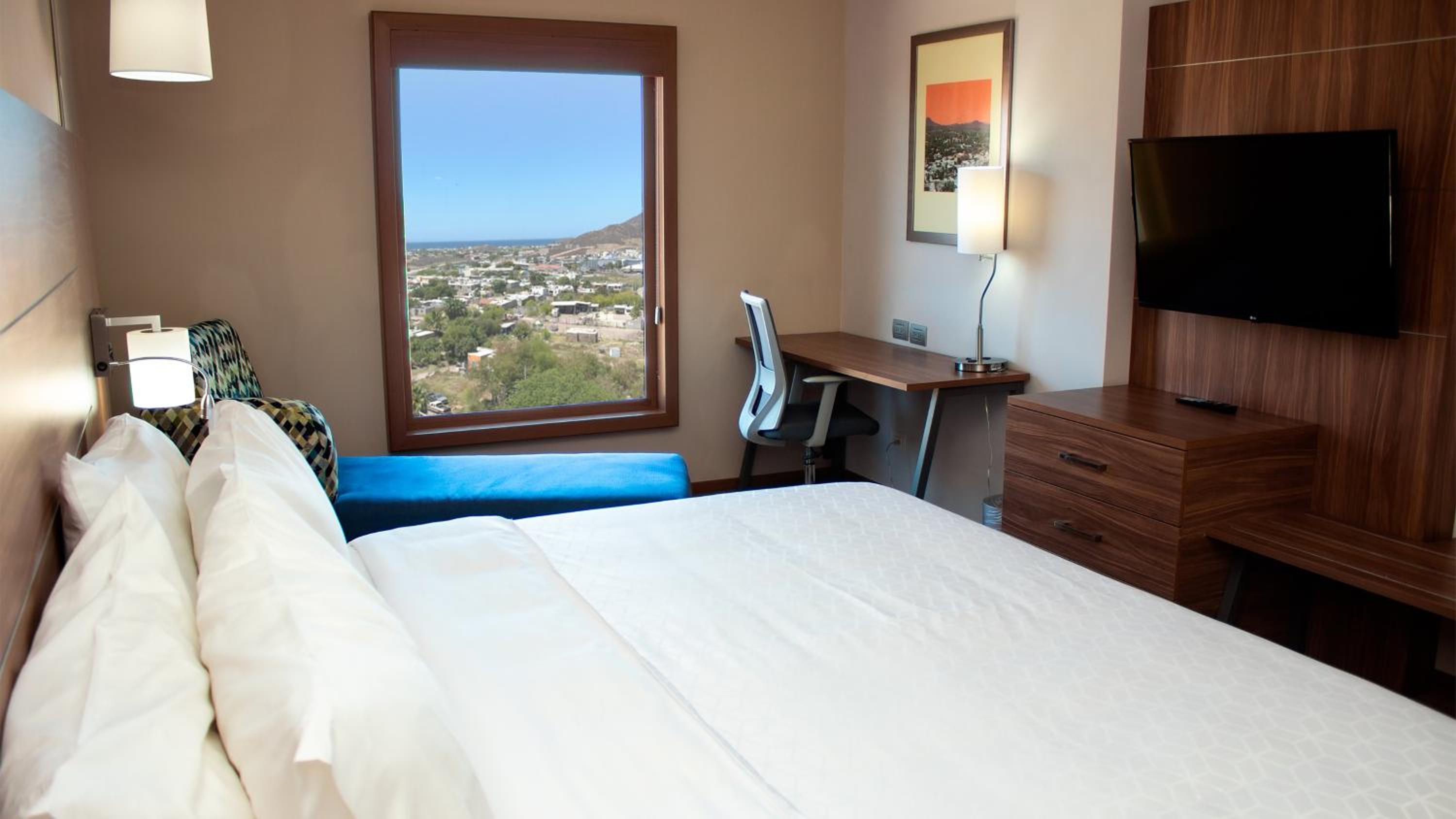 Standard King Room with Pool View - Photo 3