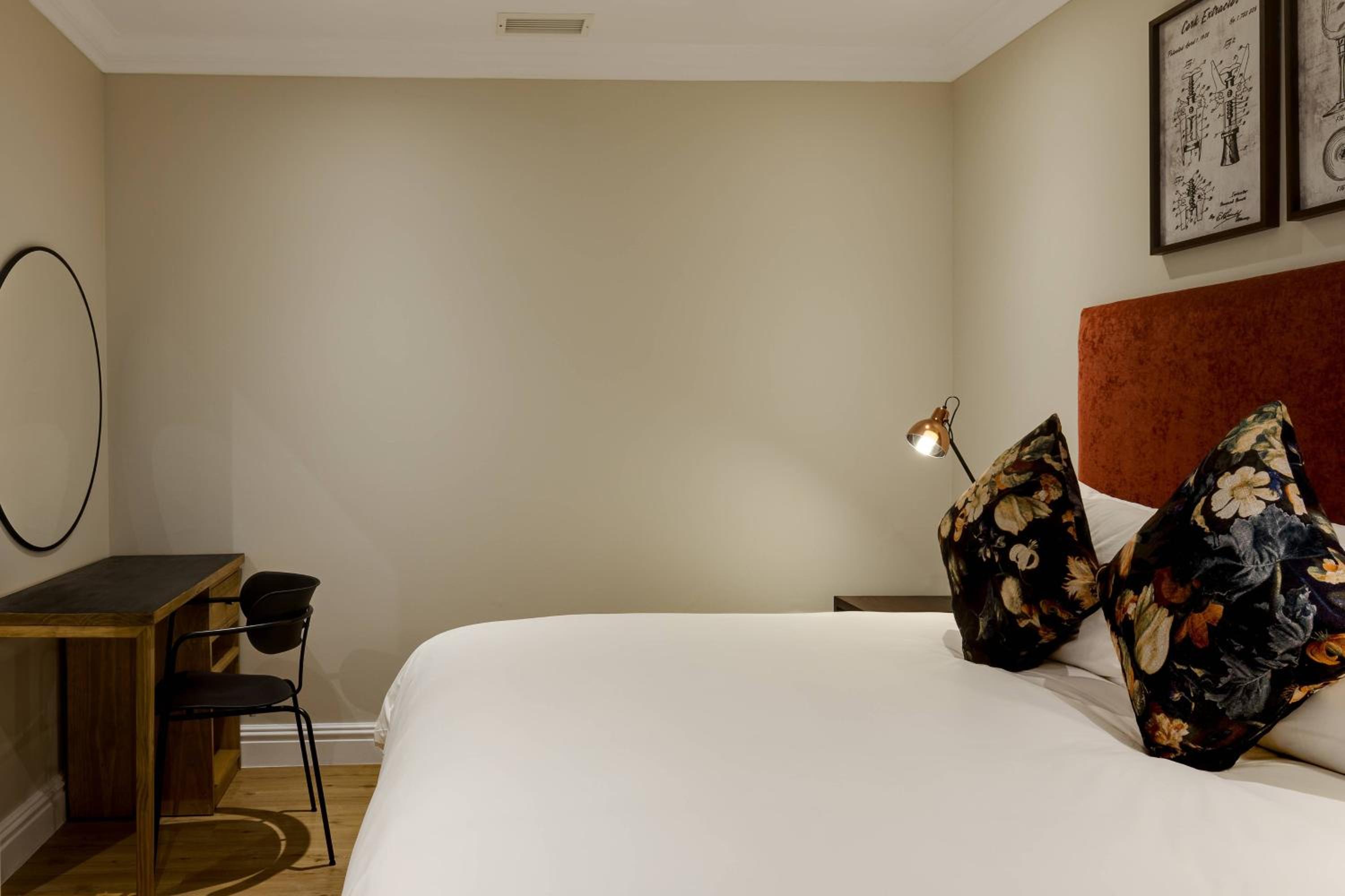 1 Bedroom Executive Apartment, 1 King - Photo 7