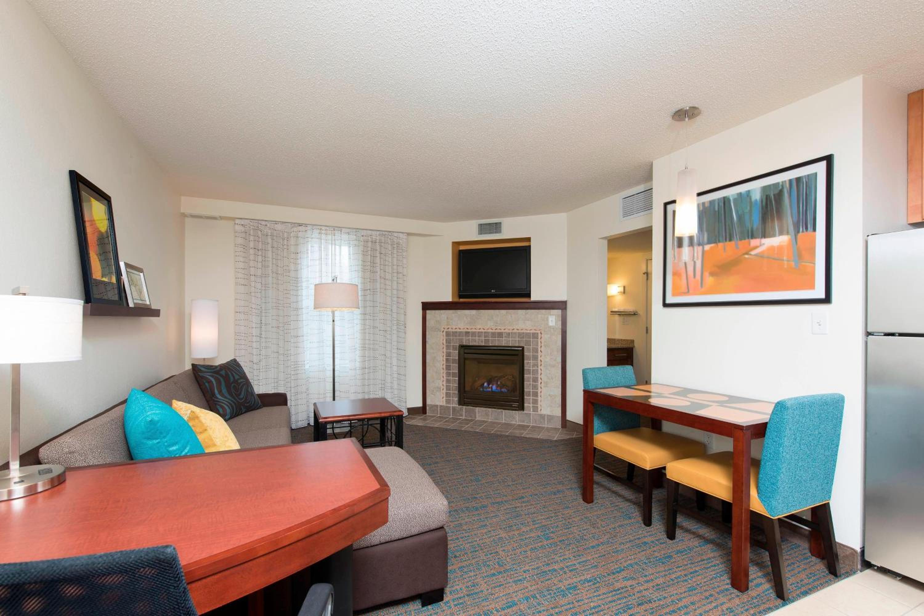 One-Bedroom King Suite with Sofa Bed - Photo 3