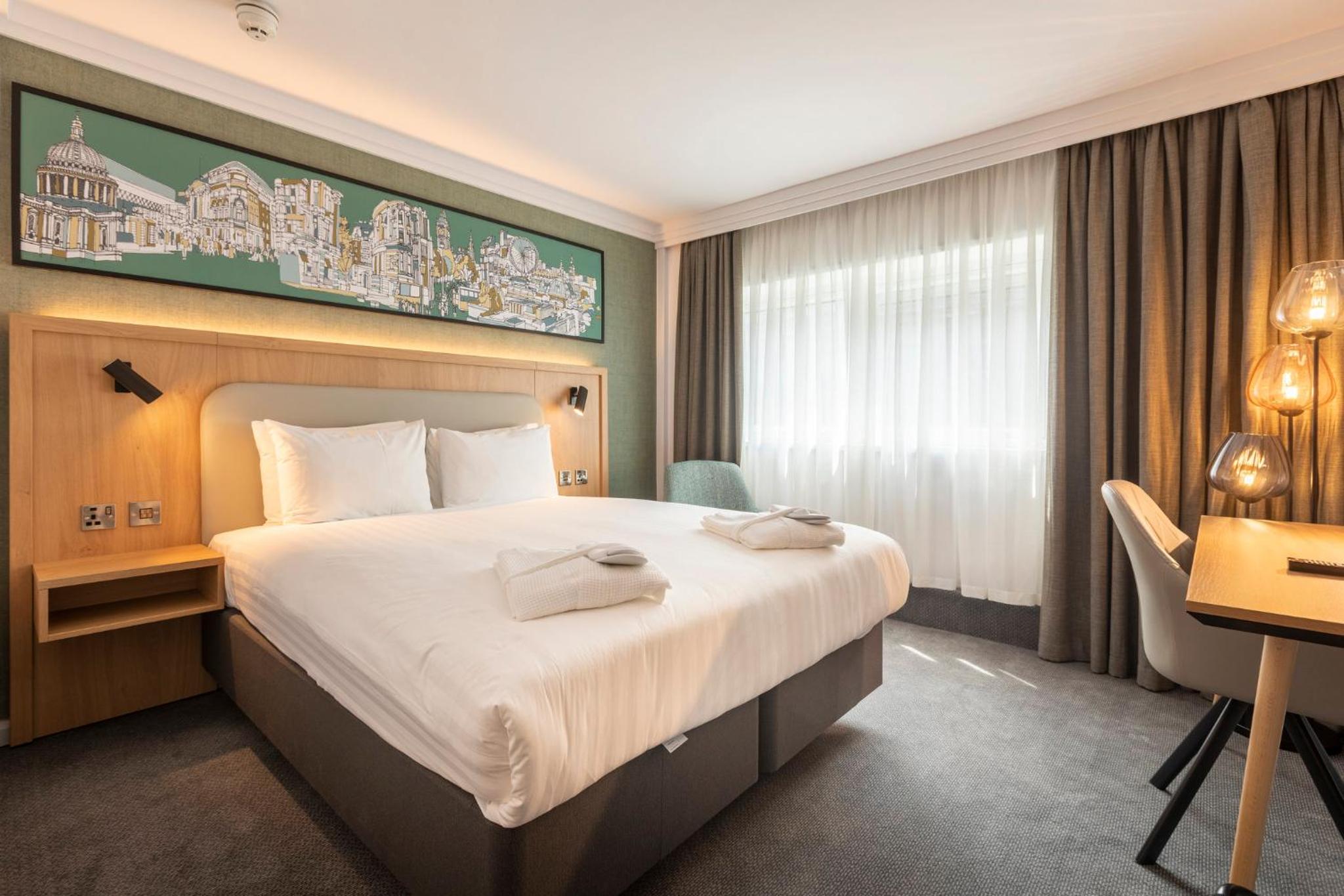 Premium Double Room thumbnail 6