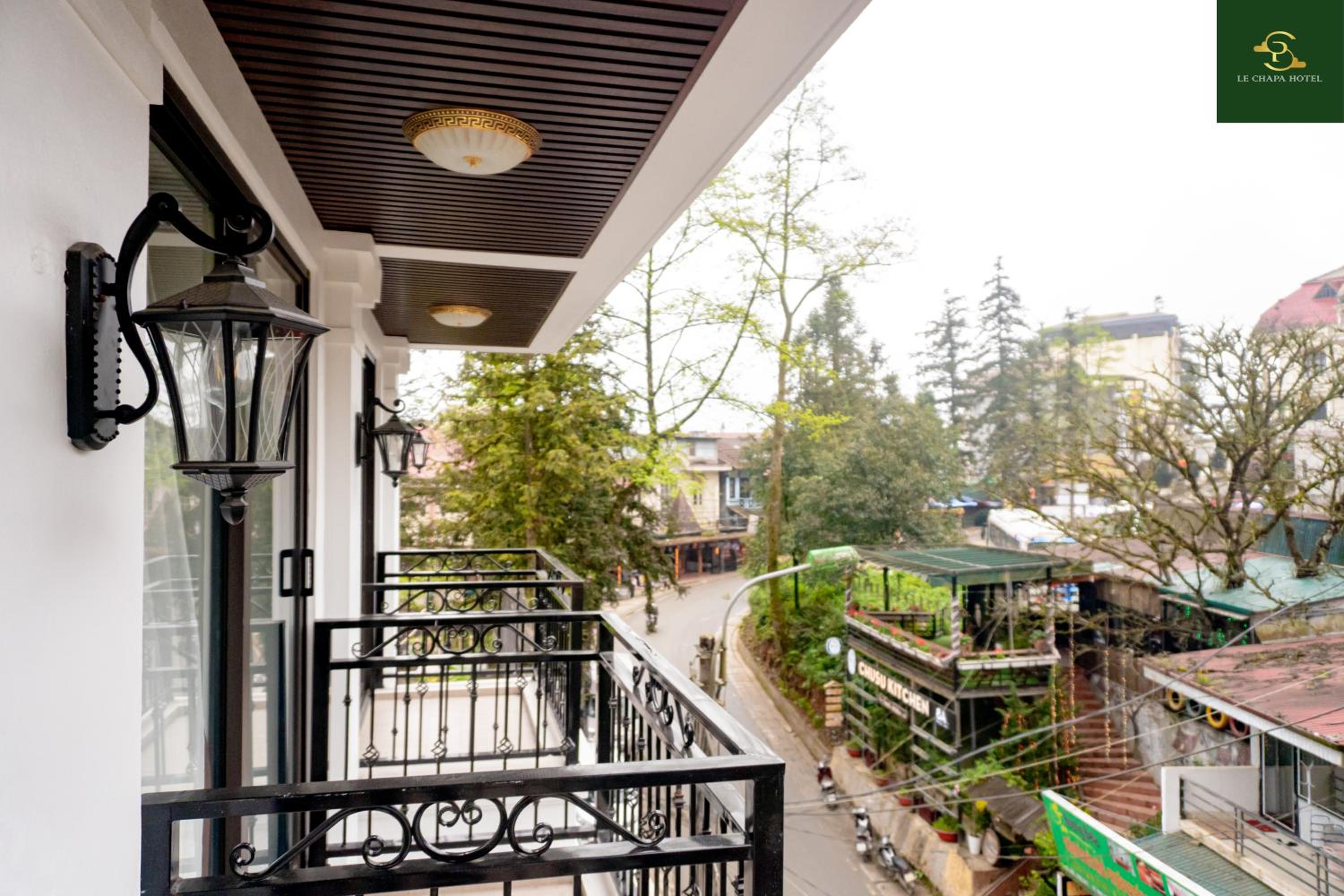Family Room with Balcony photo 3