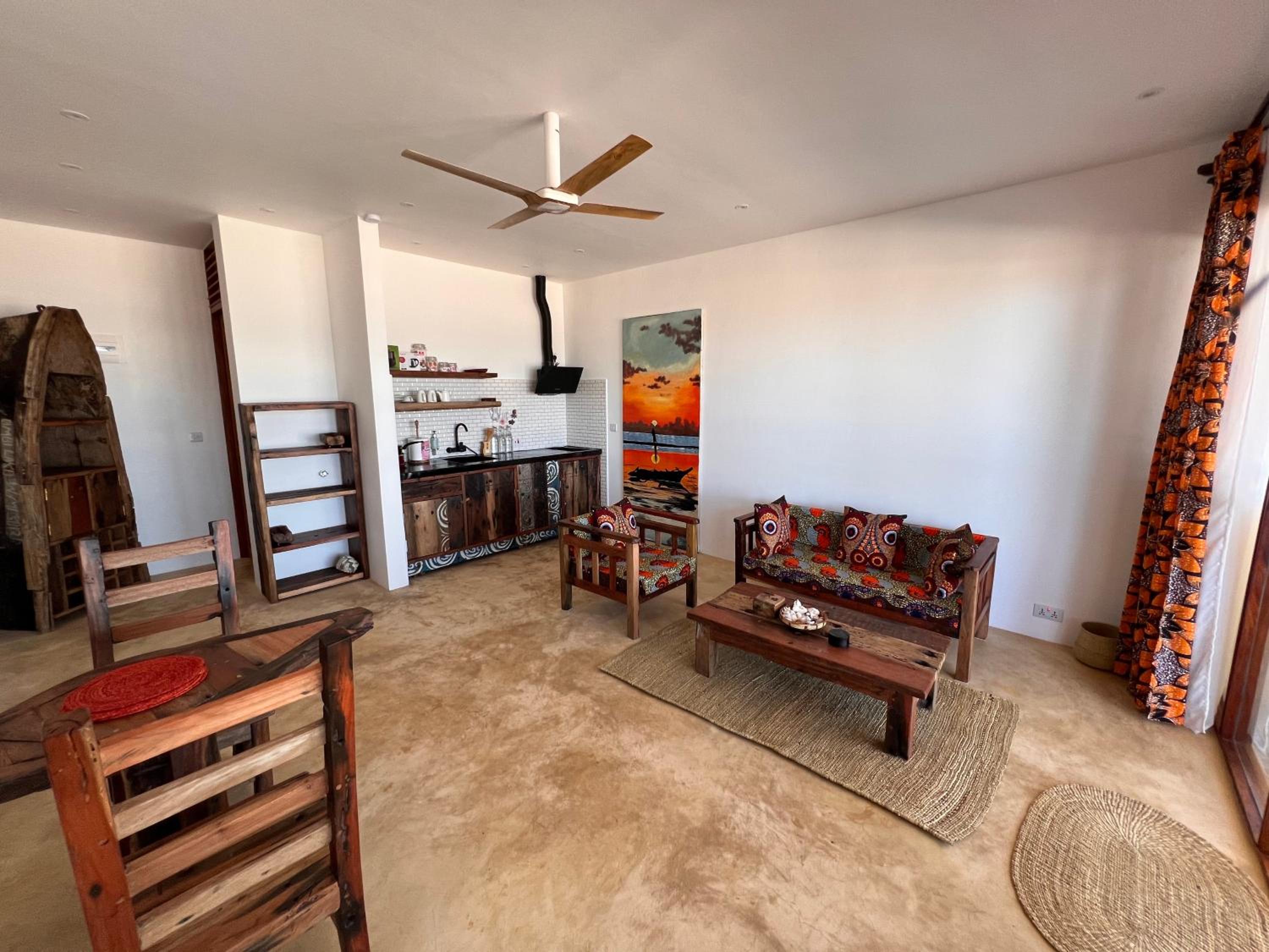 One-Bedroom Apartment - Photo 1