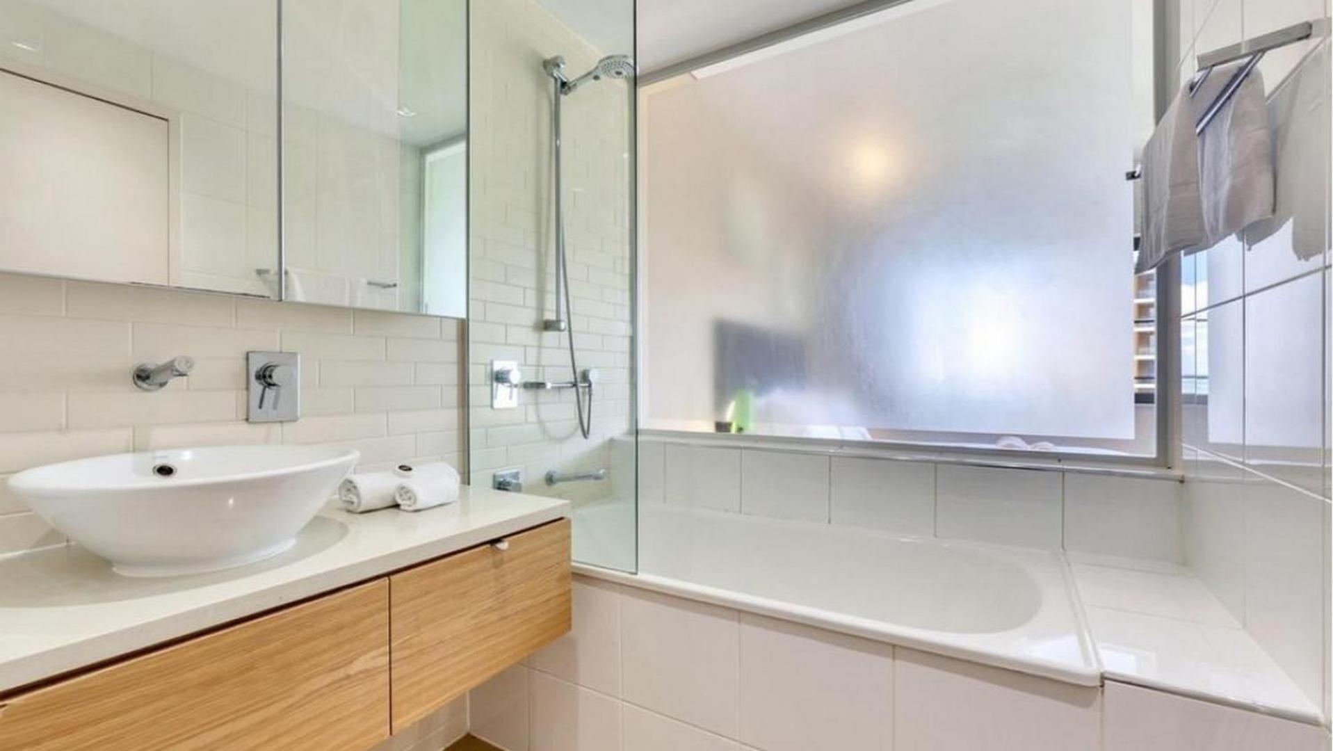 1 Bedroom Lagoon View Apartment - Photo 2