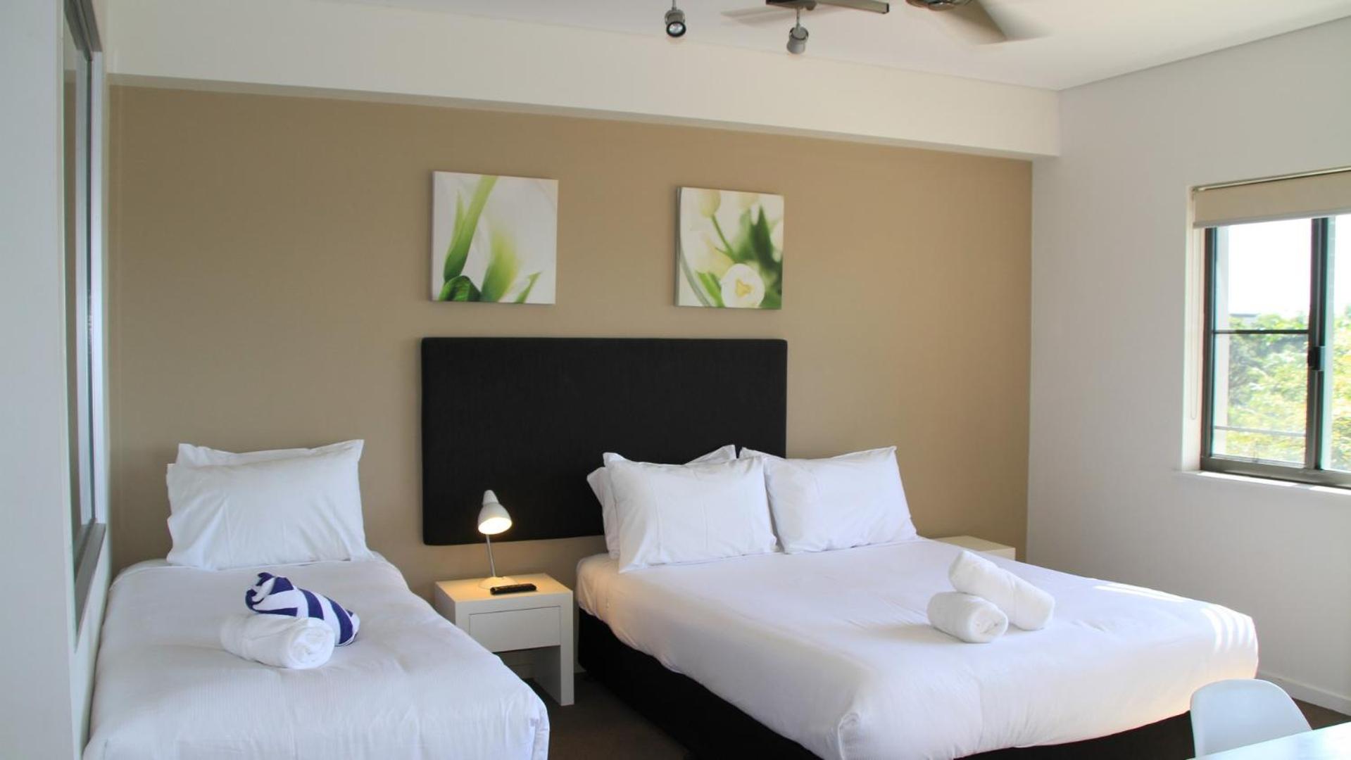 1 Bedroom Lagoon View Apartment - Photo 13