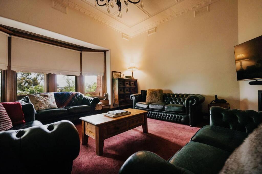 Deluxe King Suite photo 3
