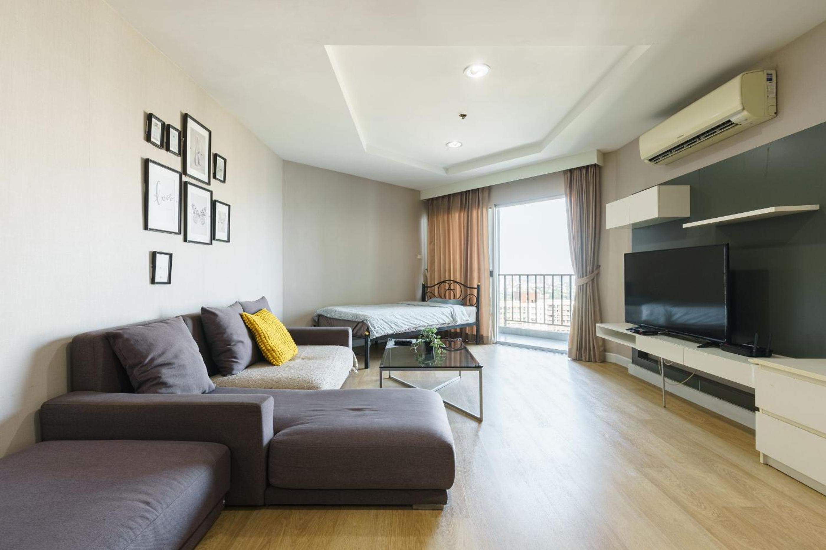 Apartment photo 3