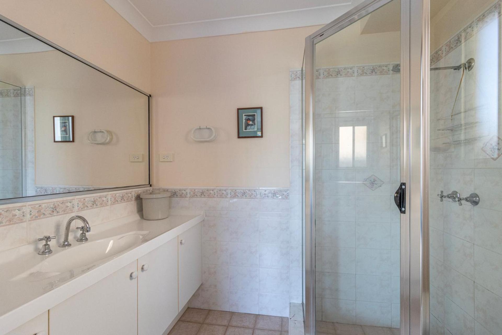Three-Bedroom House photo 3