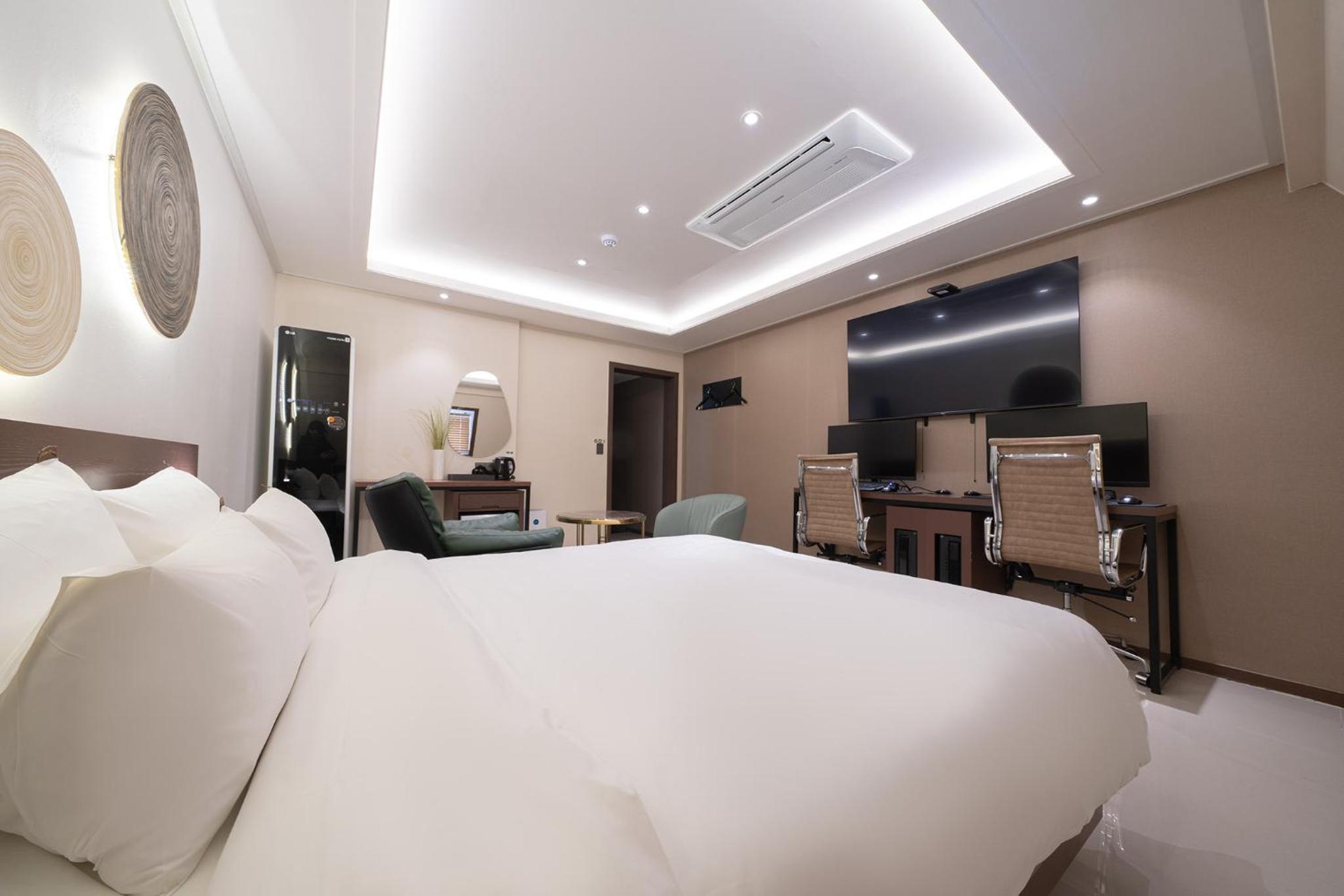 Double Room - Photo 4