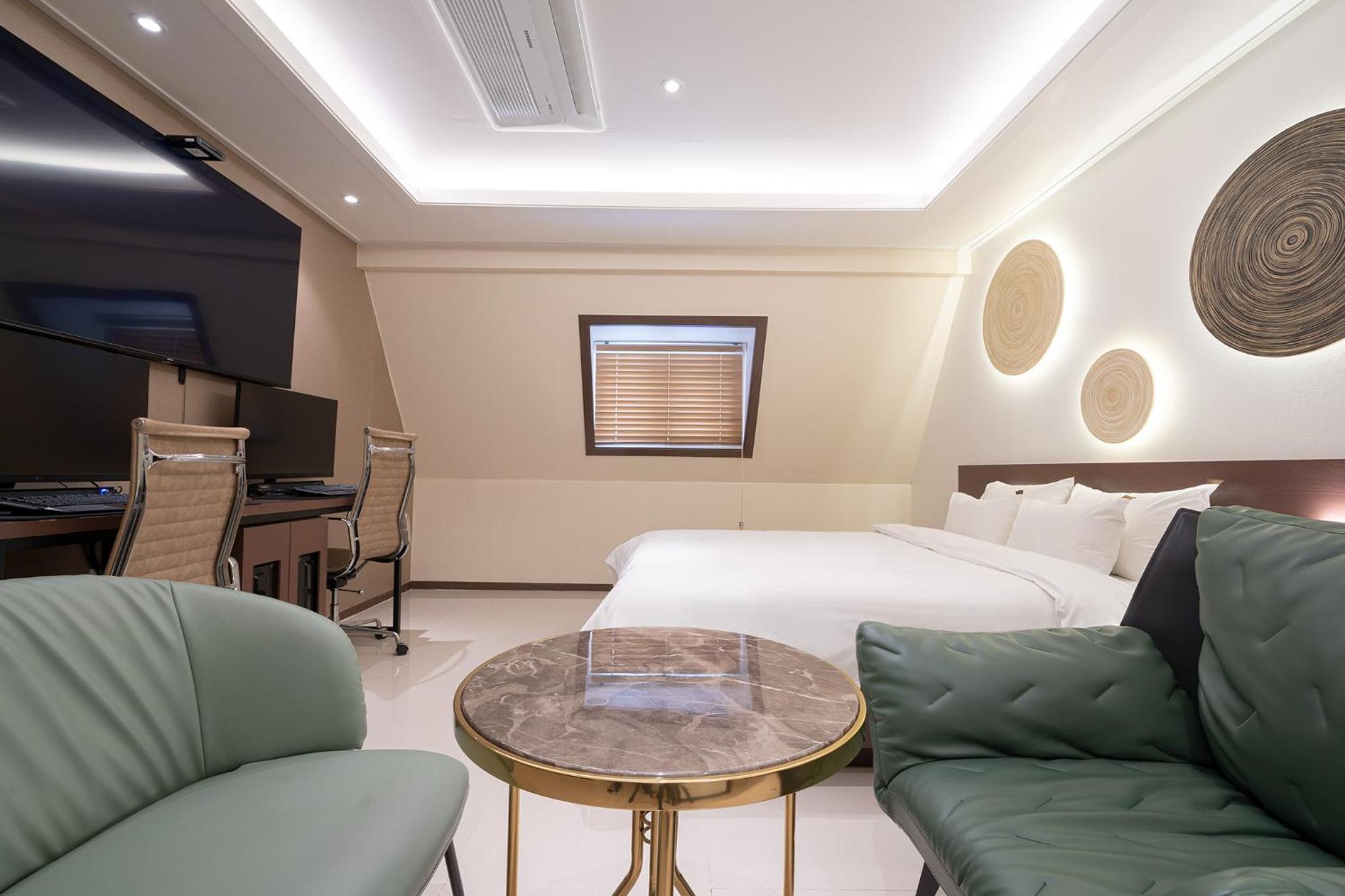 Double Room - Photo 2