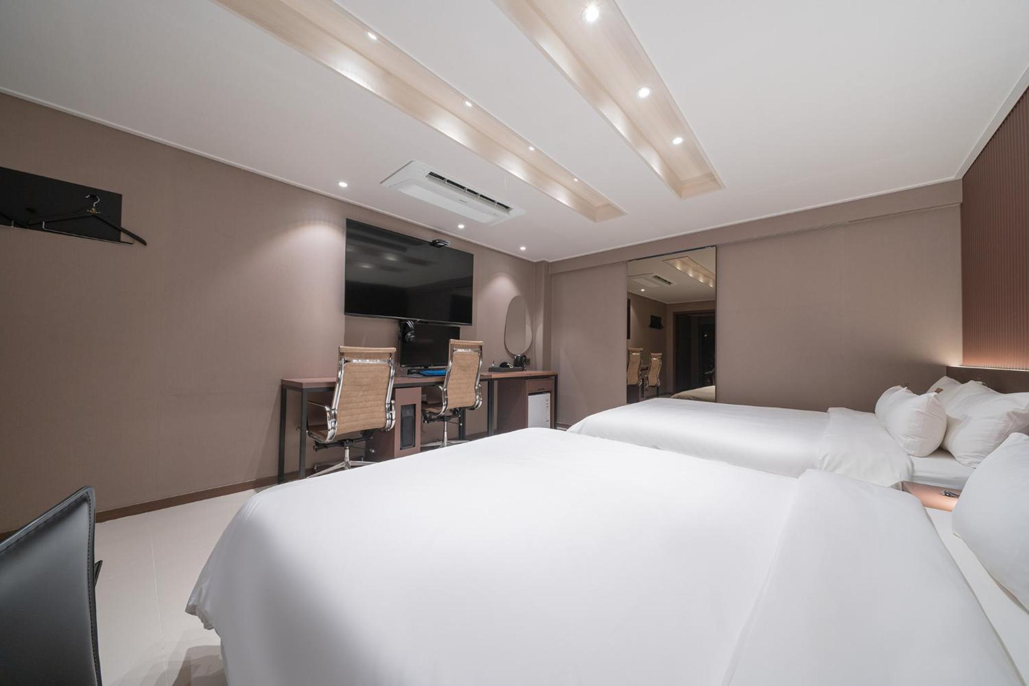 Deluxe Twin Room - Photo 4
