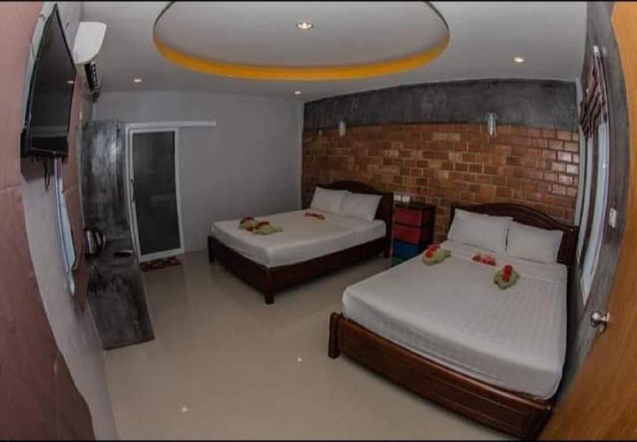 Family Room - Photo 2
