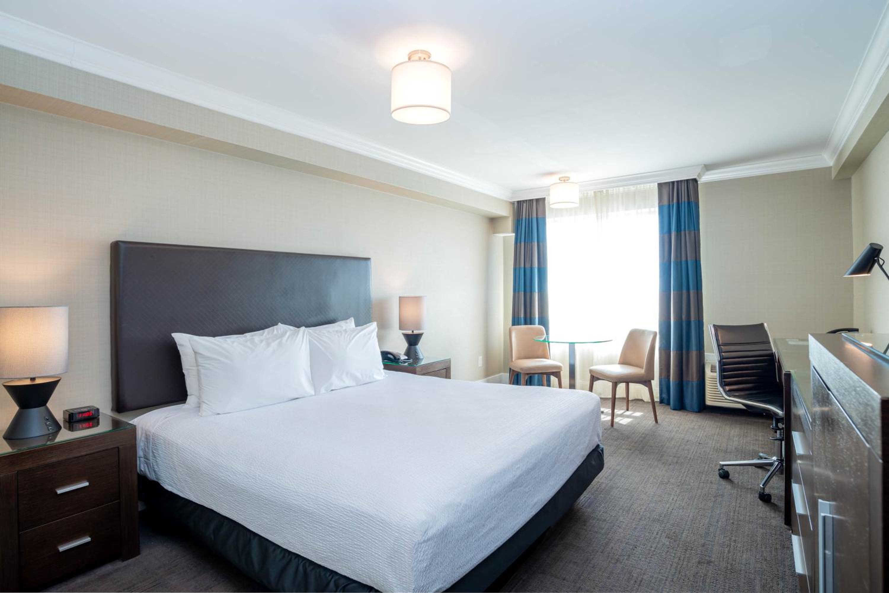 Standard Room, 1 King Bed