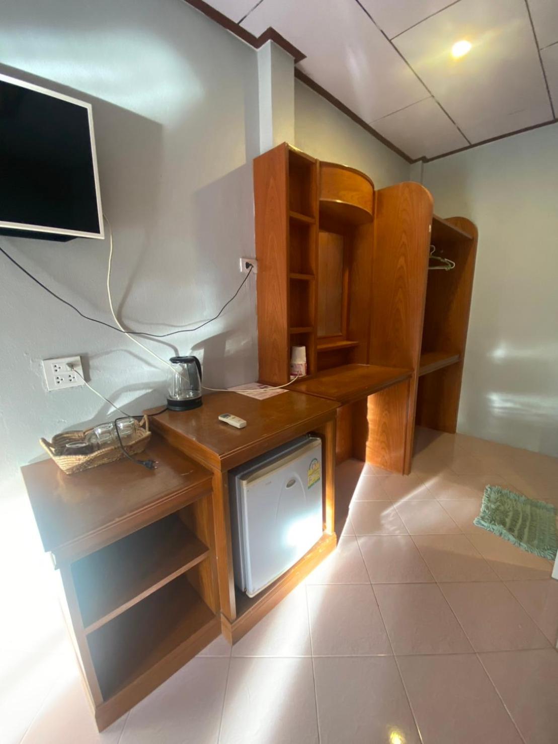 Family Room with Garden View - Photo 6