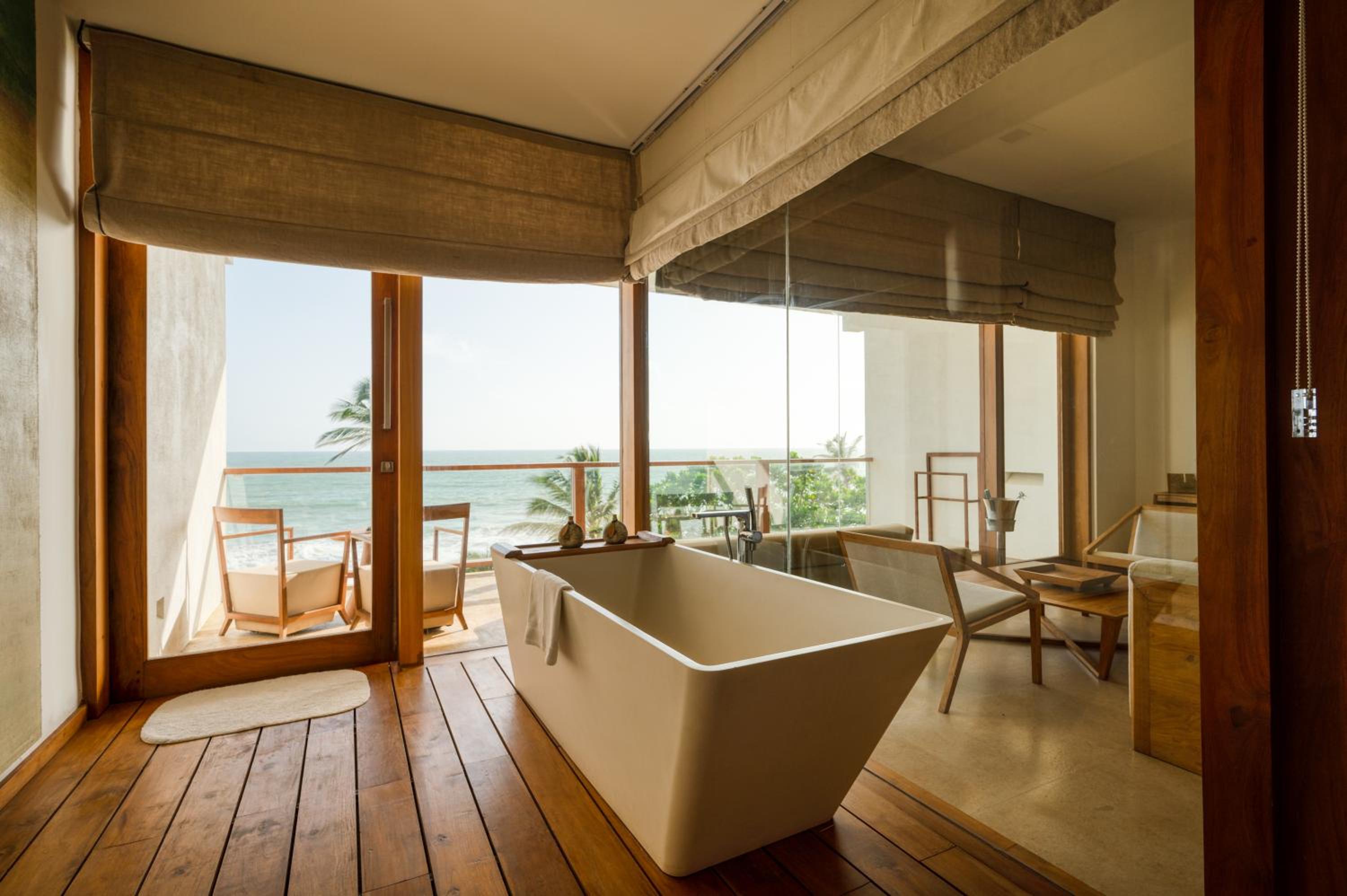 King Suite with Ocean View with 15 Min Free foot massage photo 2