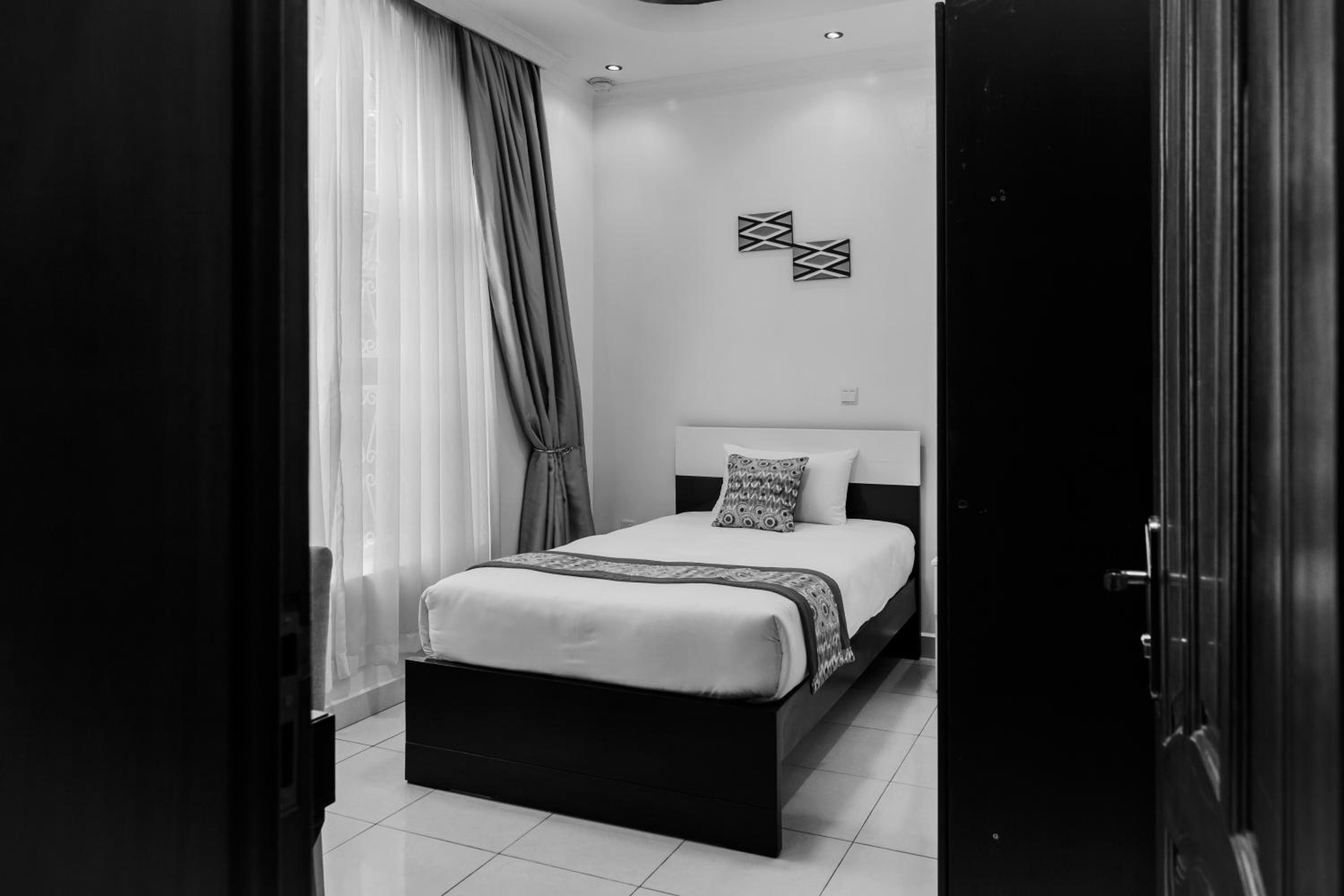 Small Single Room photo 3