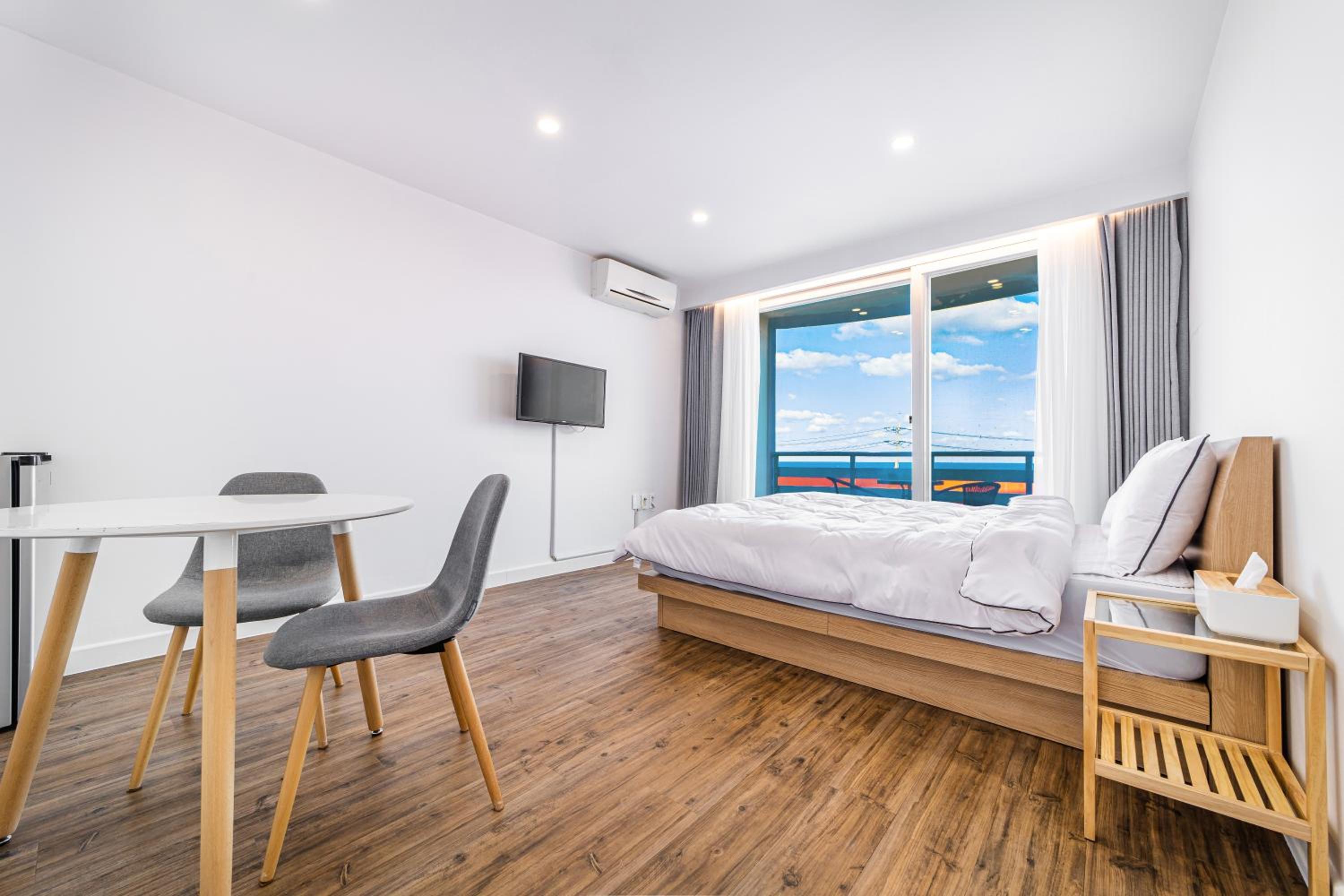Double Room with Half Ocean view (304) photo 1