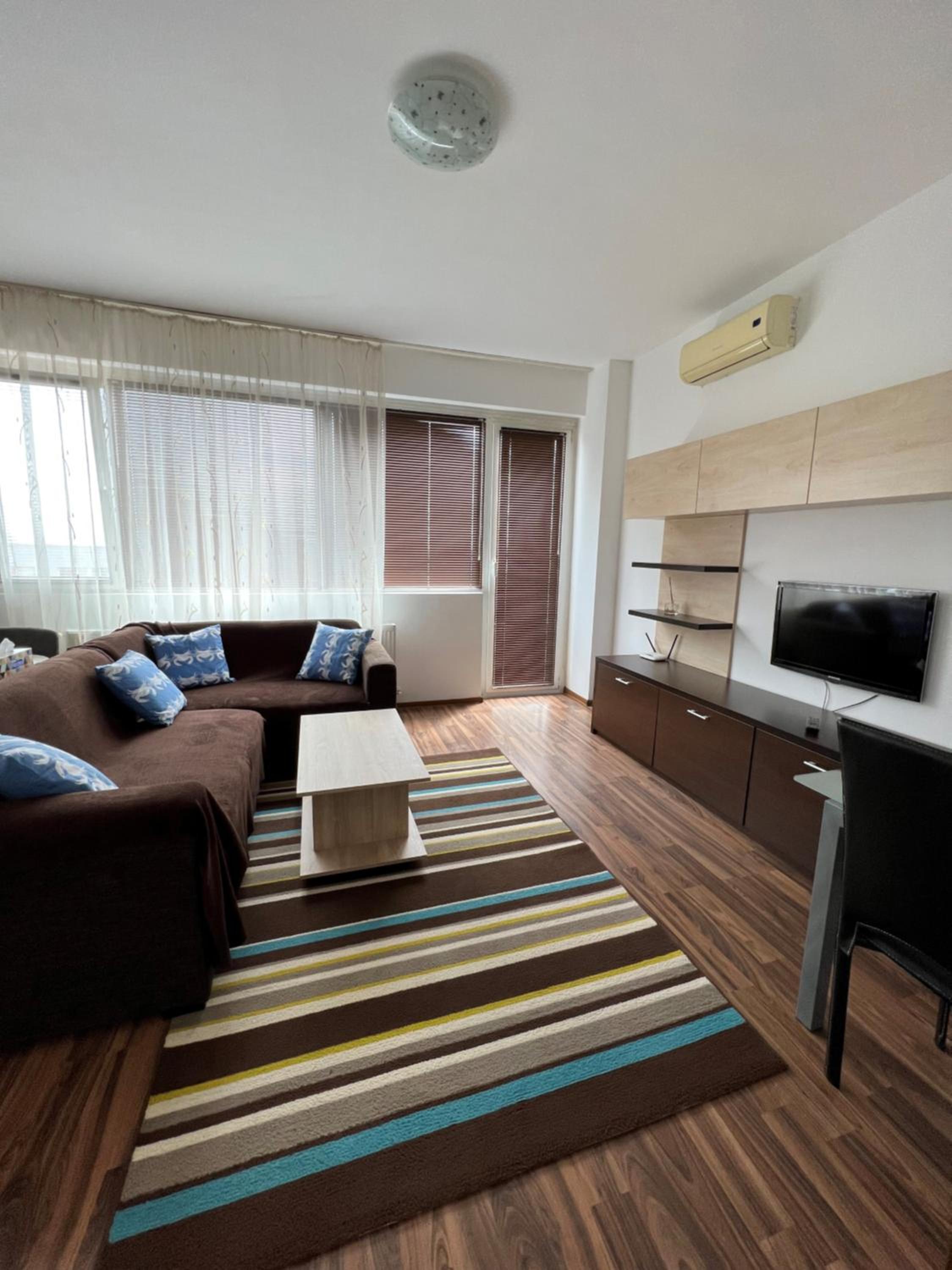 One-Bedroom Apartment photo 1