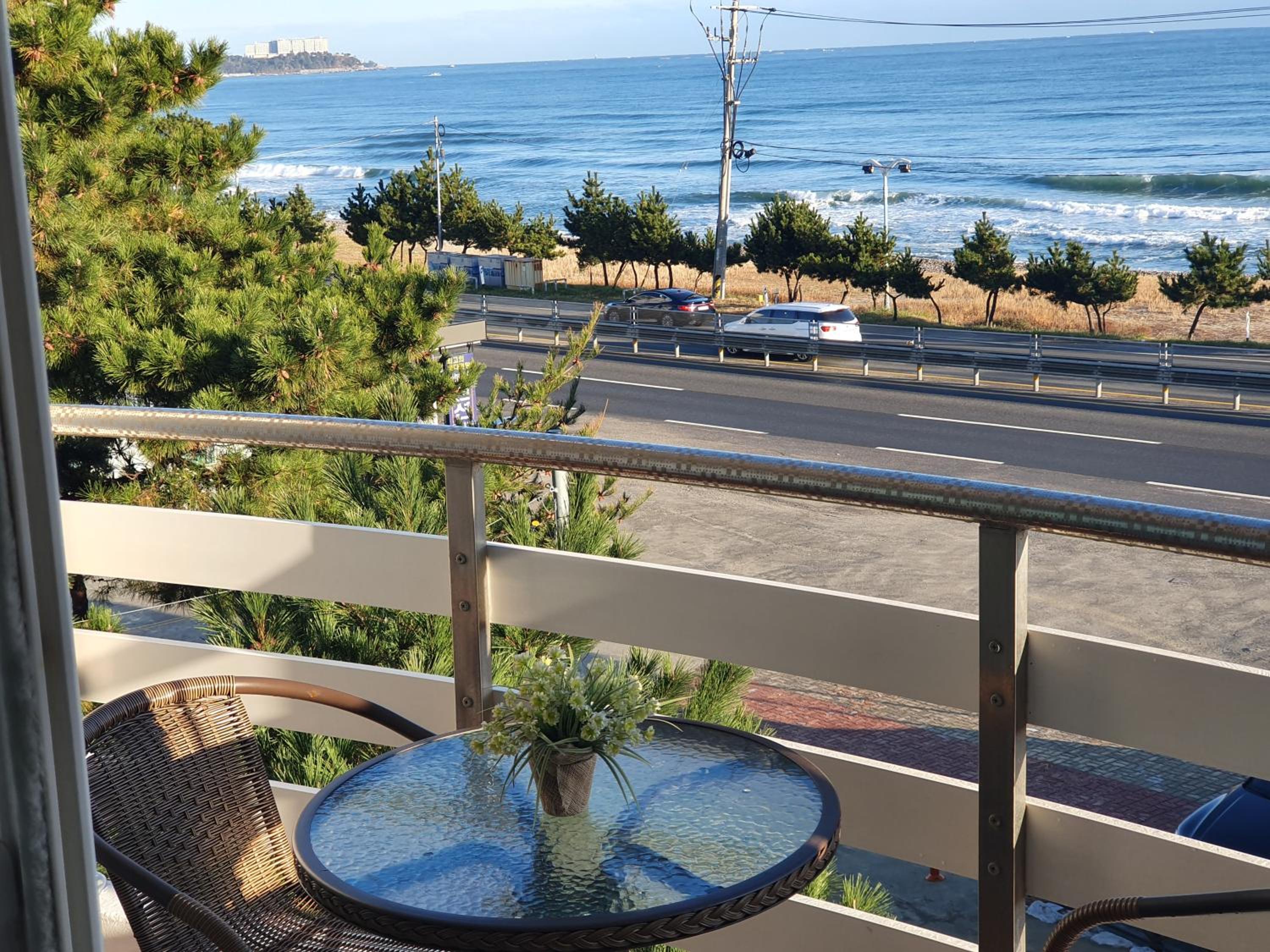 Deluxe Twin Room with Sea View (301) photo 3