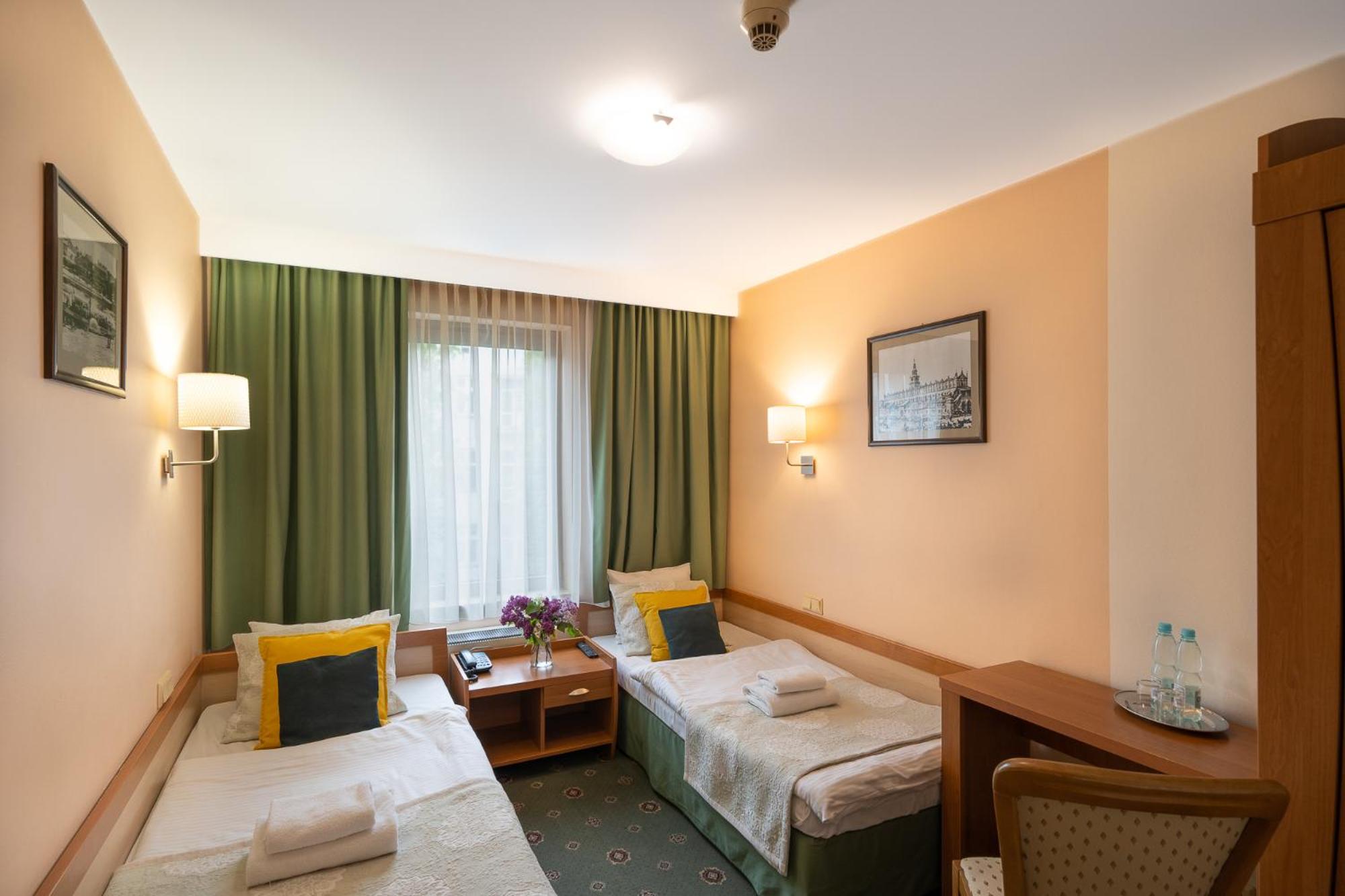 Double Room - Photo 5