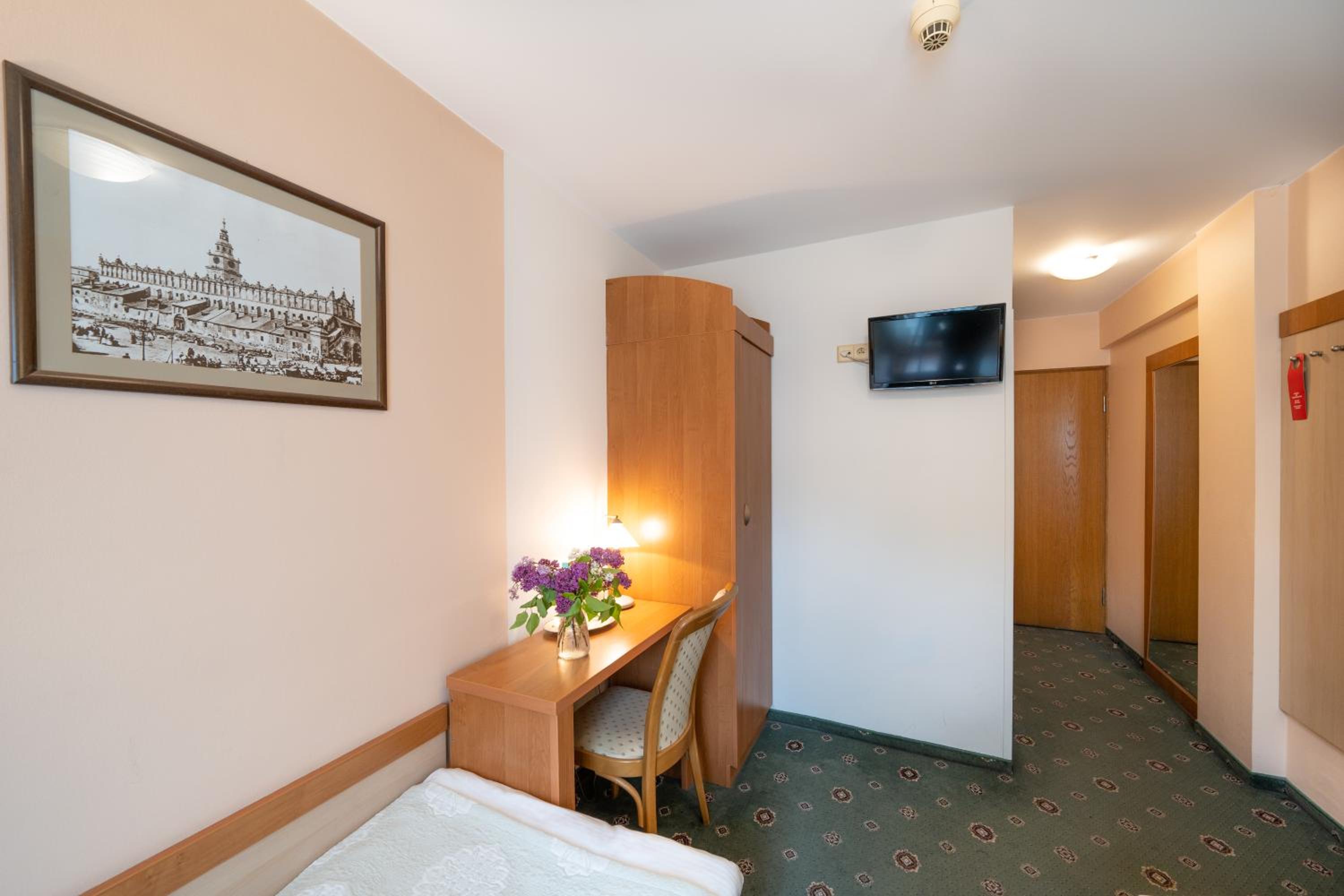 Double Room - Photo 6
