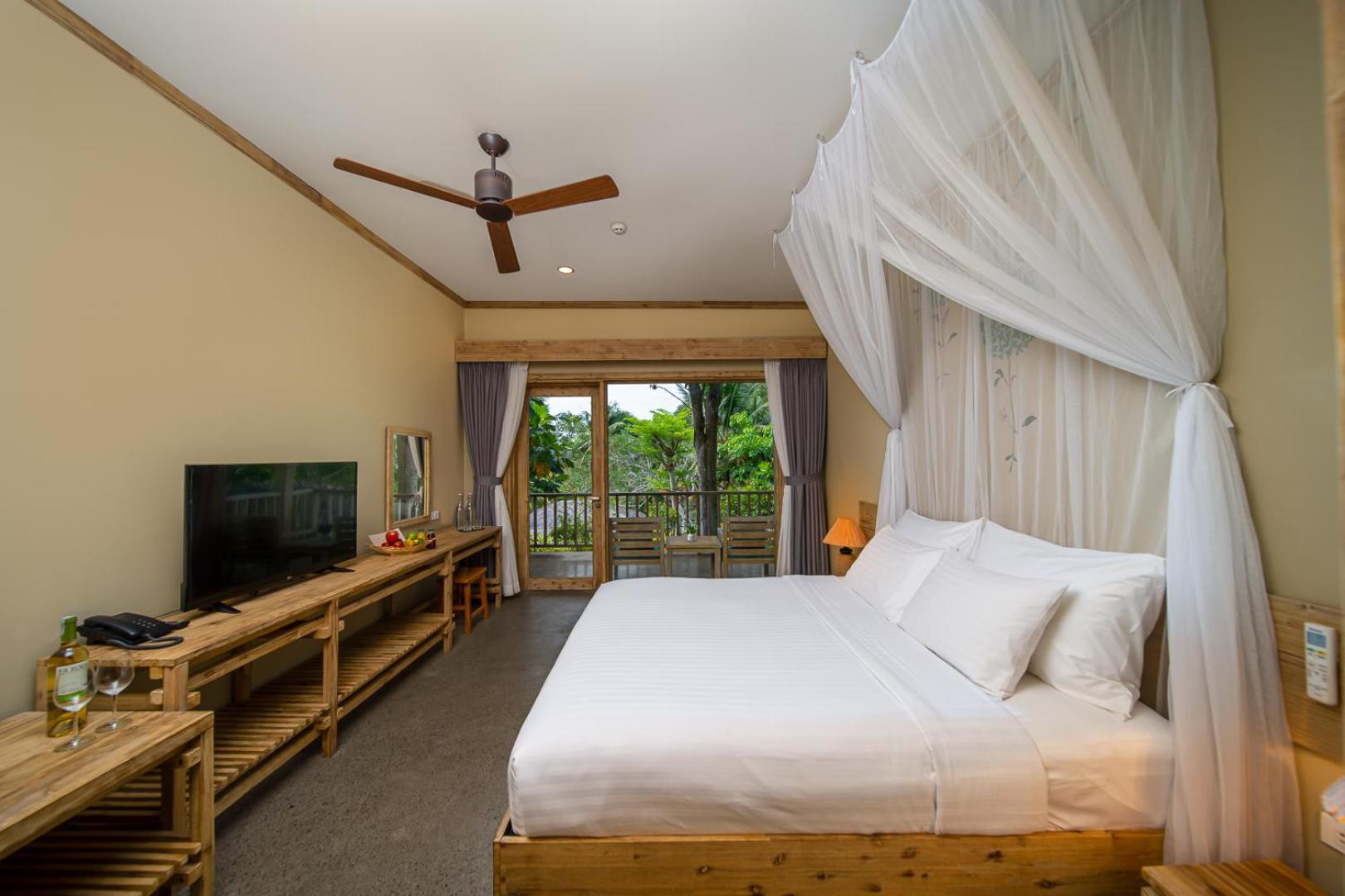 Hill Bungalow with bathtub photo 3
