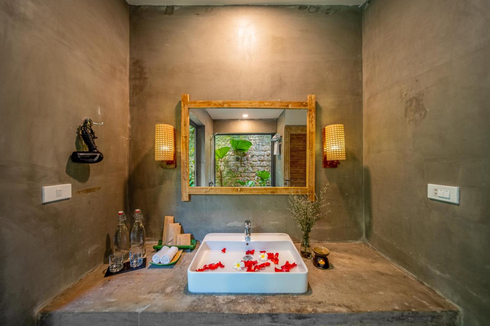 Hill Bungalow with bathtub photo 2