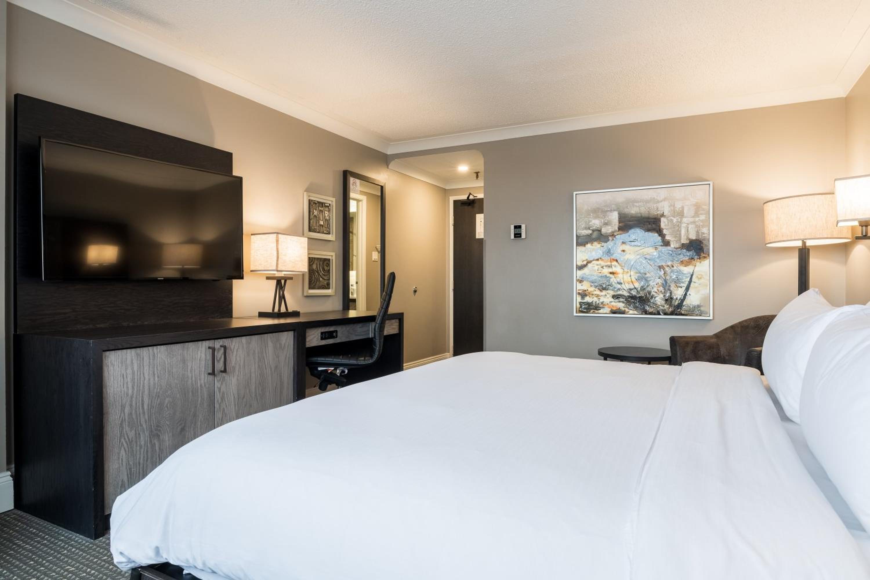 Standard King Room - Photo 2