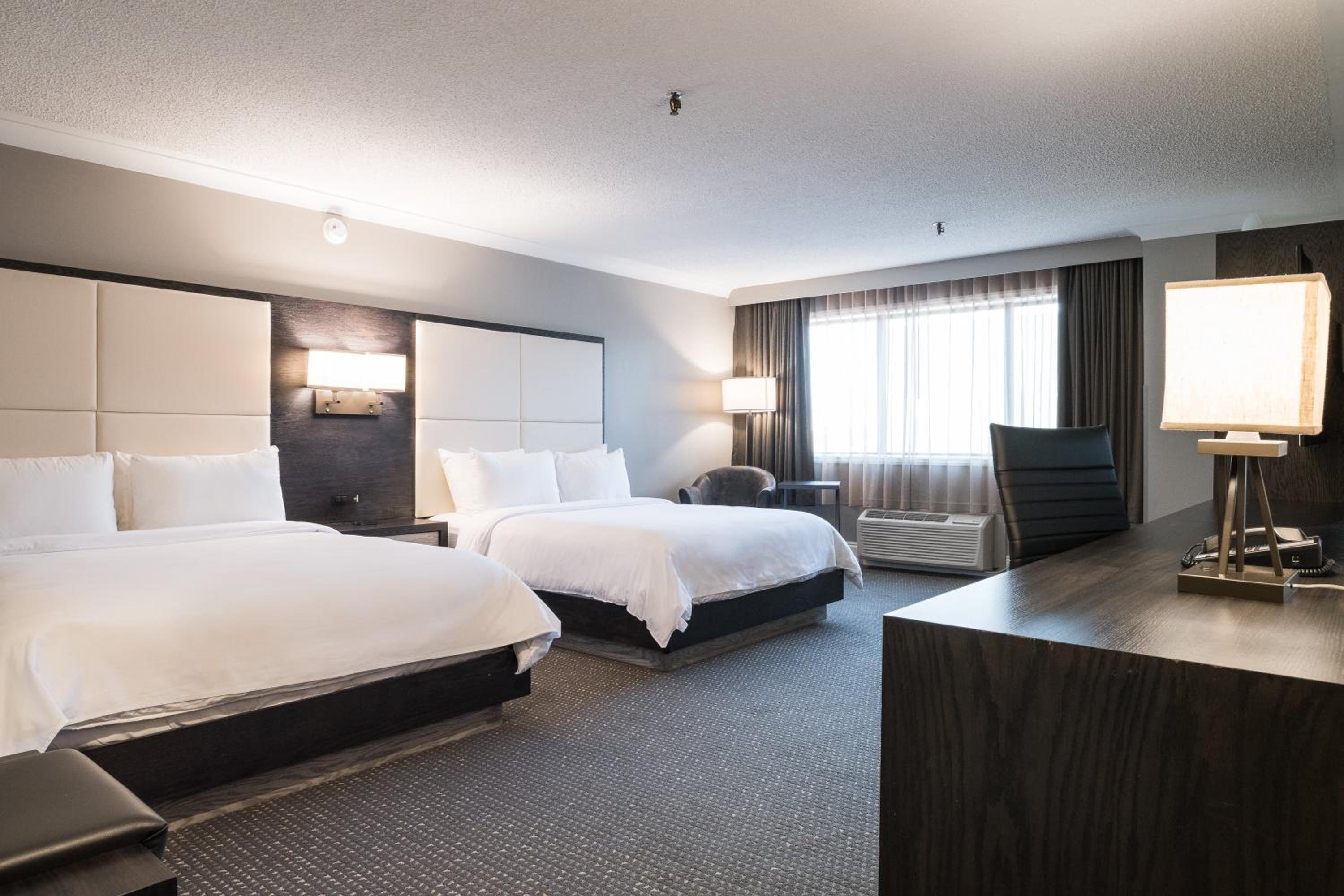 Queen Room with Two Queen Beds - Executive Level - Non-Smoking - Photo 5