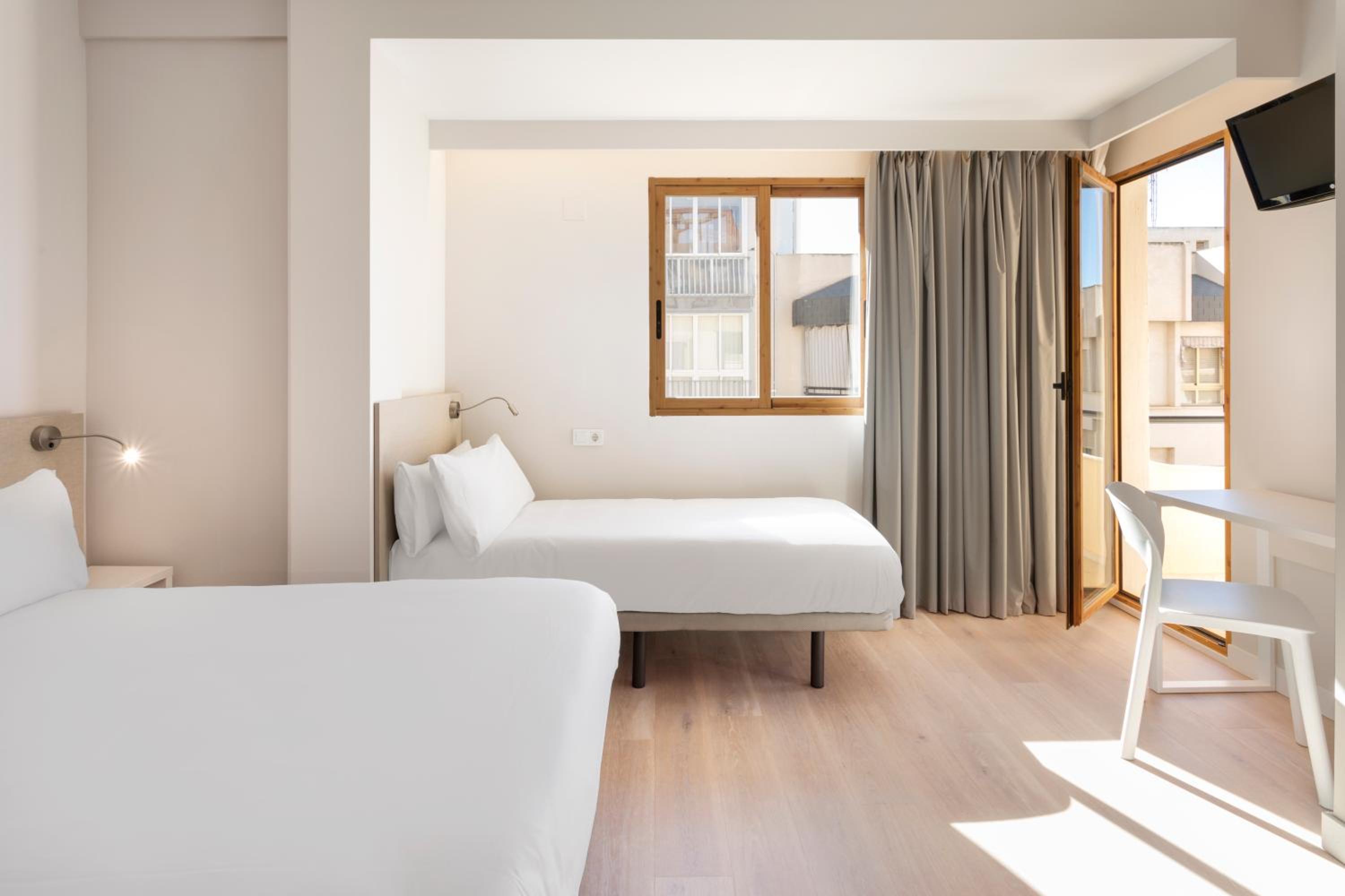 Habitación Triple con Balcón