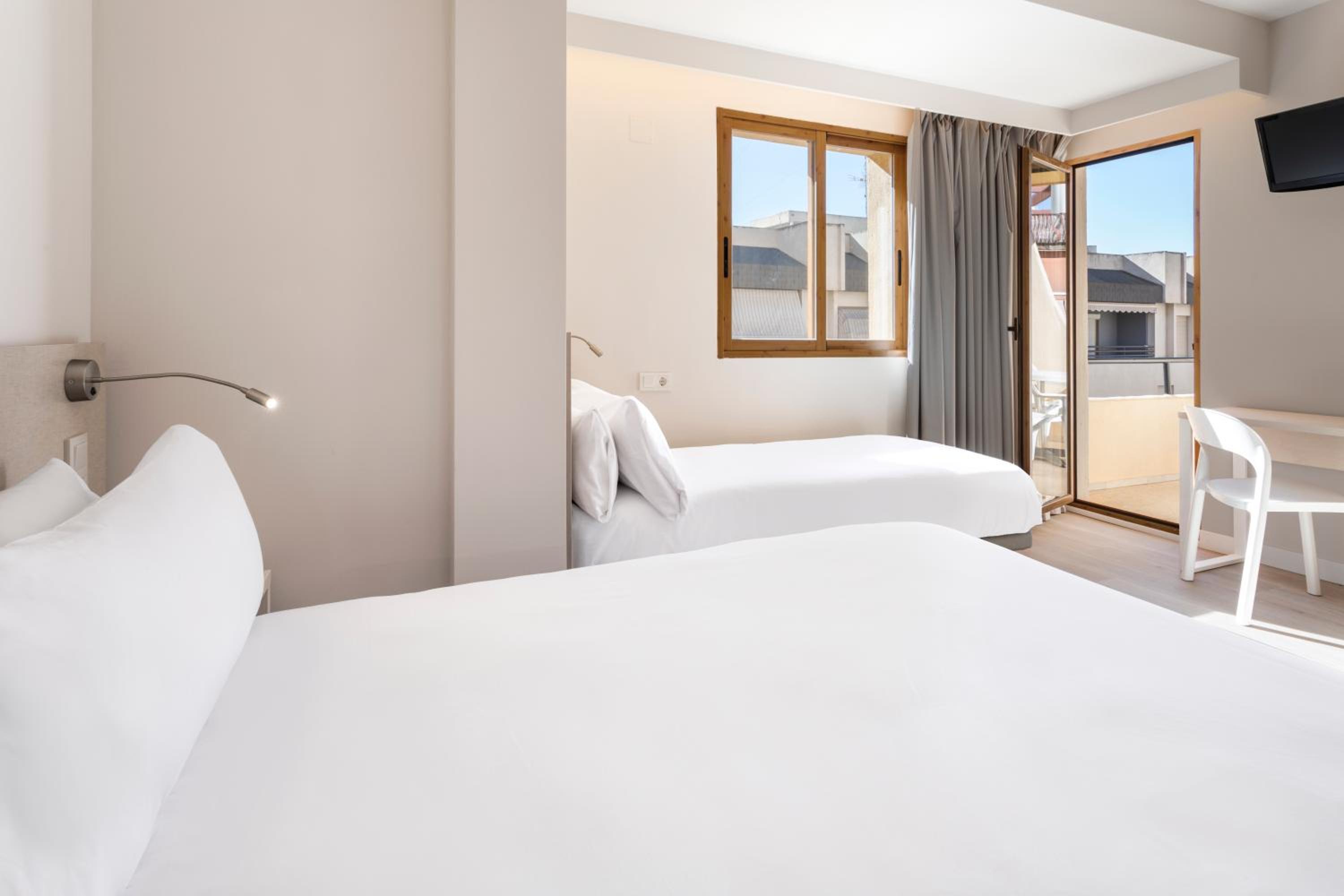 Triple Room with Balcony photo 2
