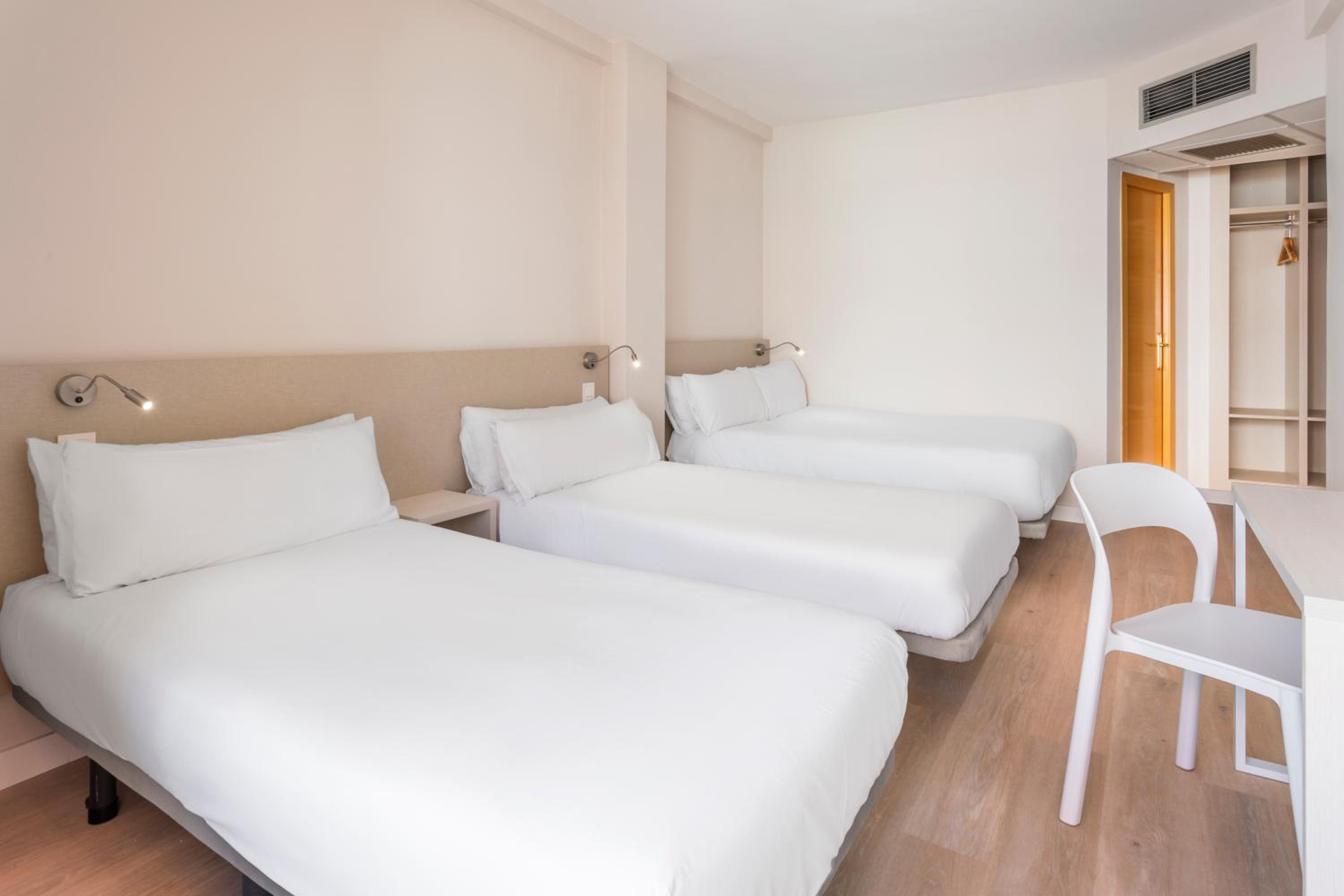 Habitación familiar con balcón