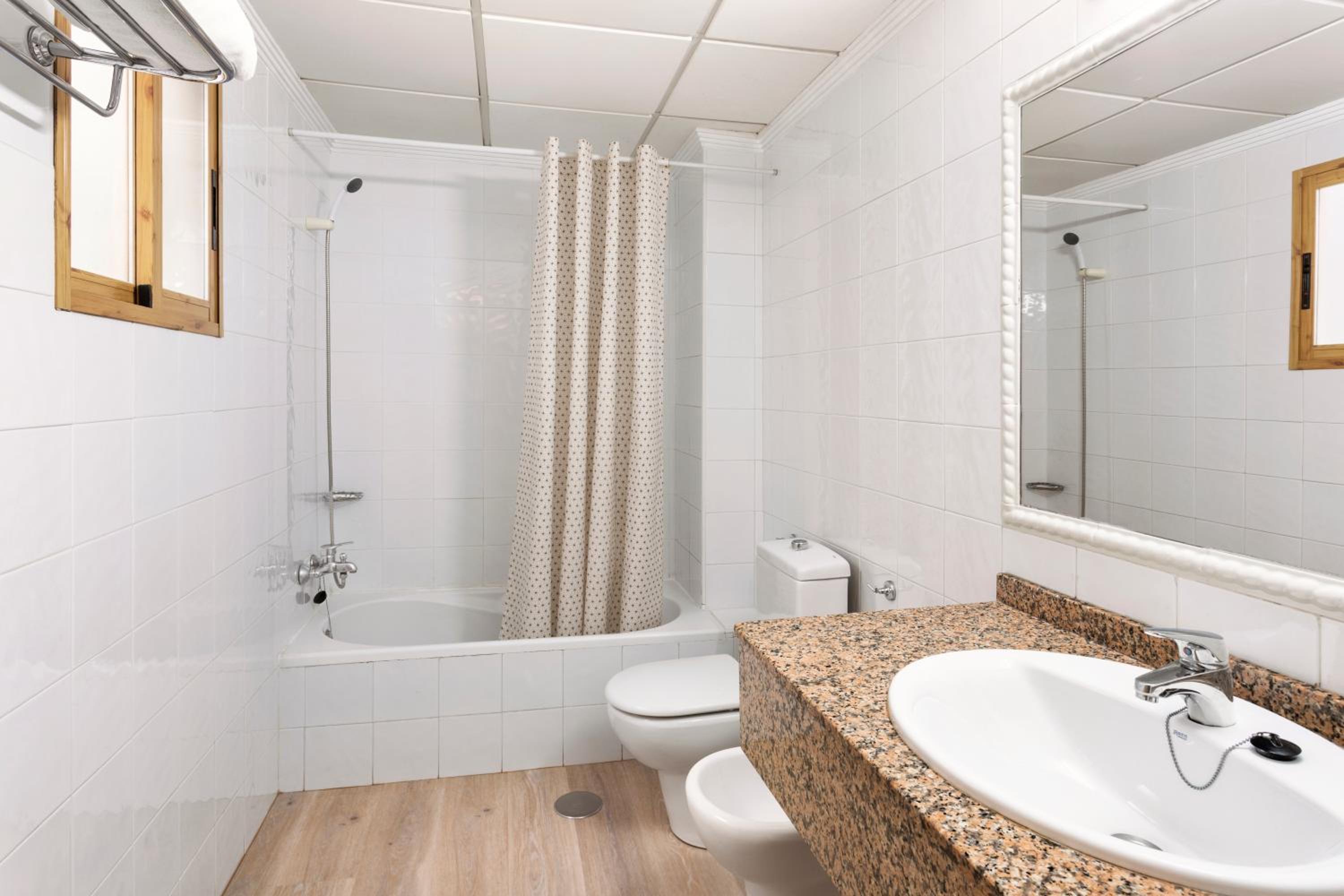 Triple Room with Balcony photo 3