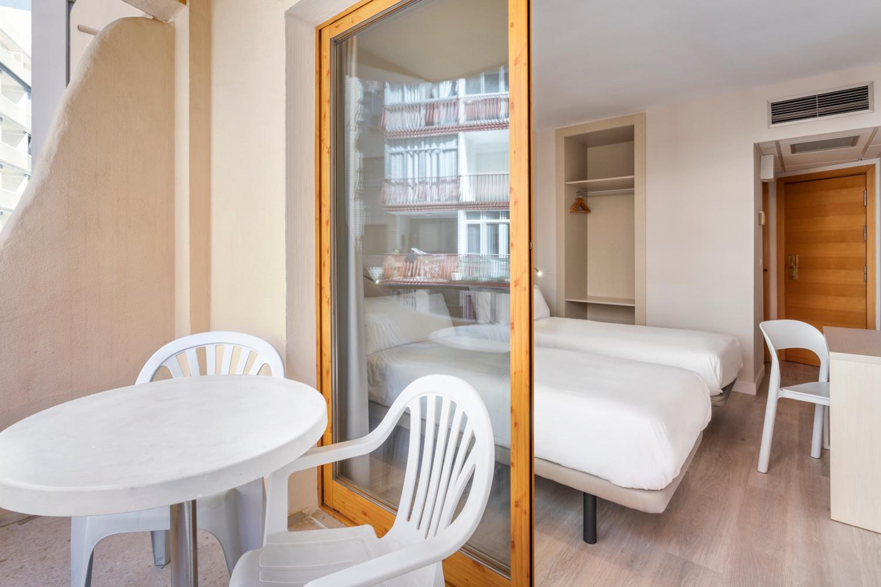 Twin Room with Balcony photo 2