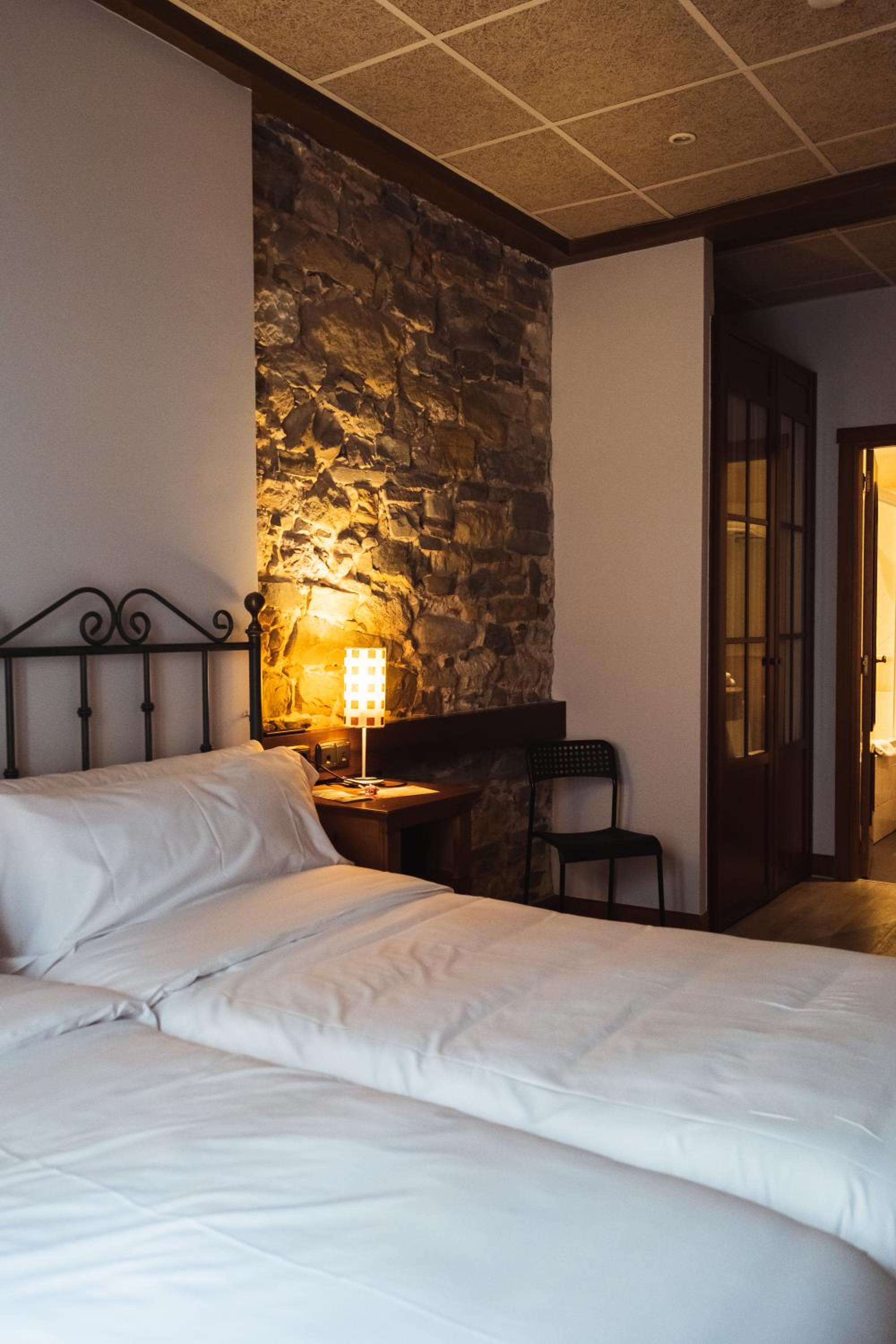 Twin Room with Private Bathroom photo 3