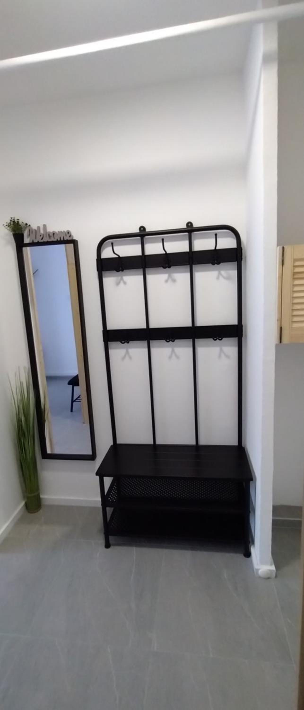 One-Bedroom Apartment photo 2