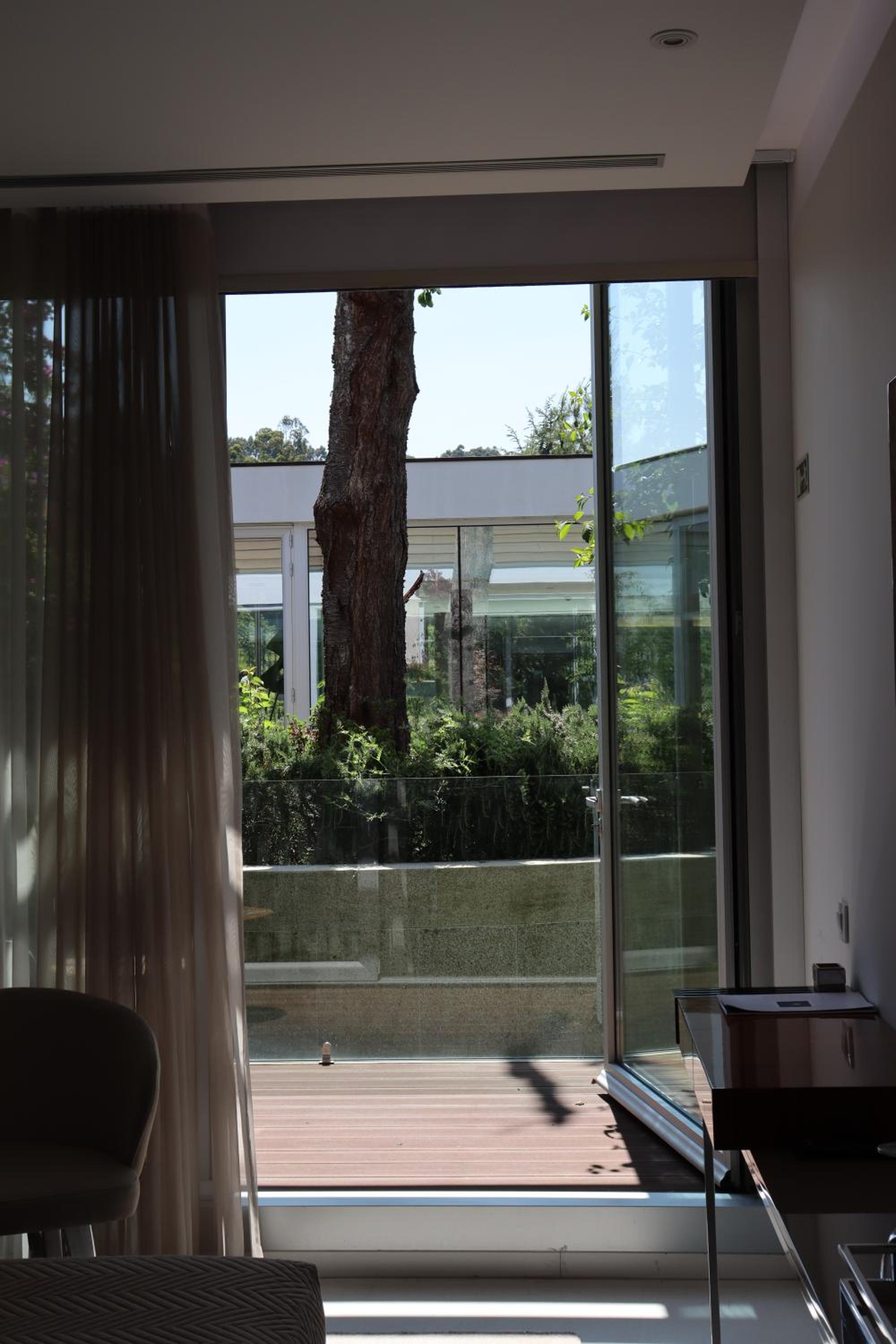 Twin Room with Balcony - Photo 8