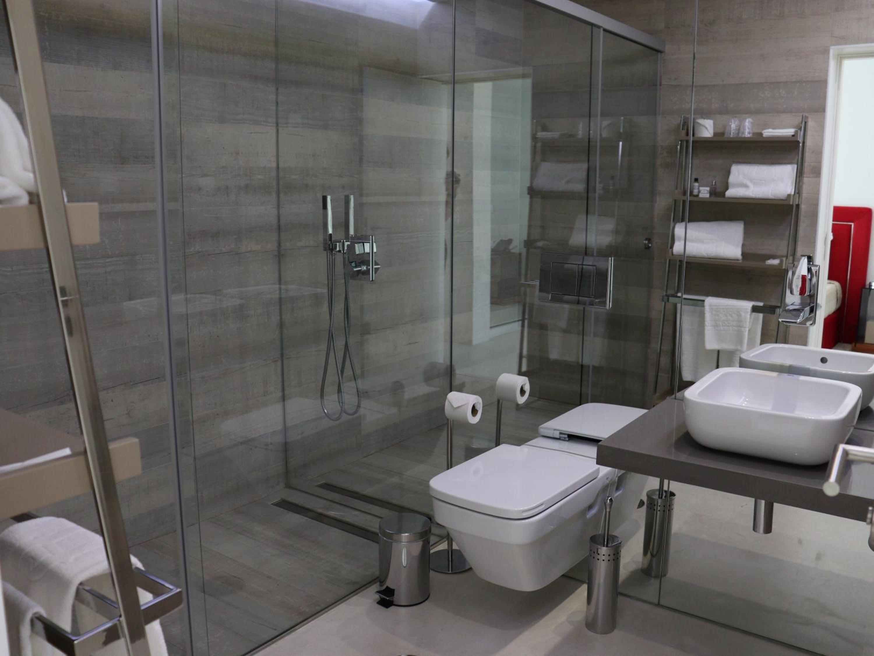 Twin Room with Balcony - Photo 9