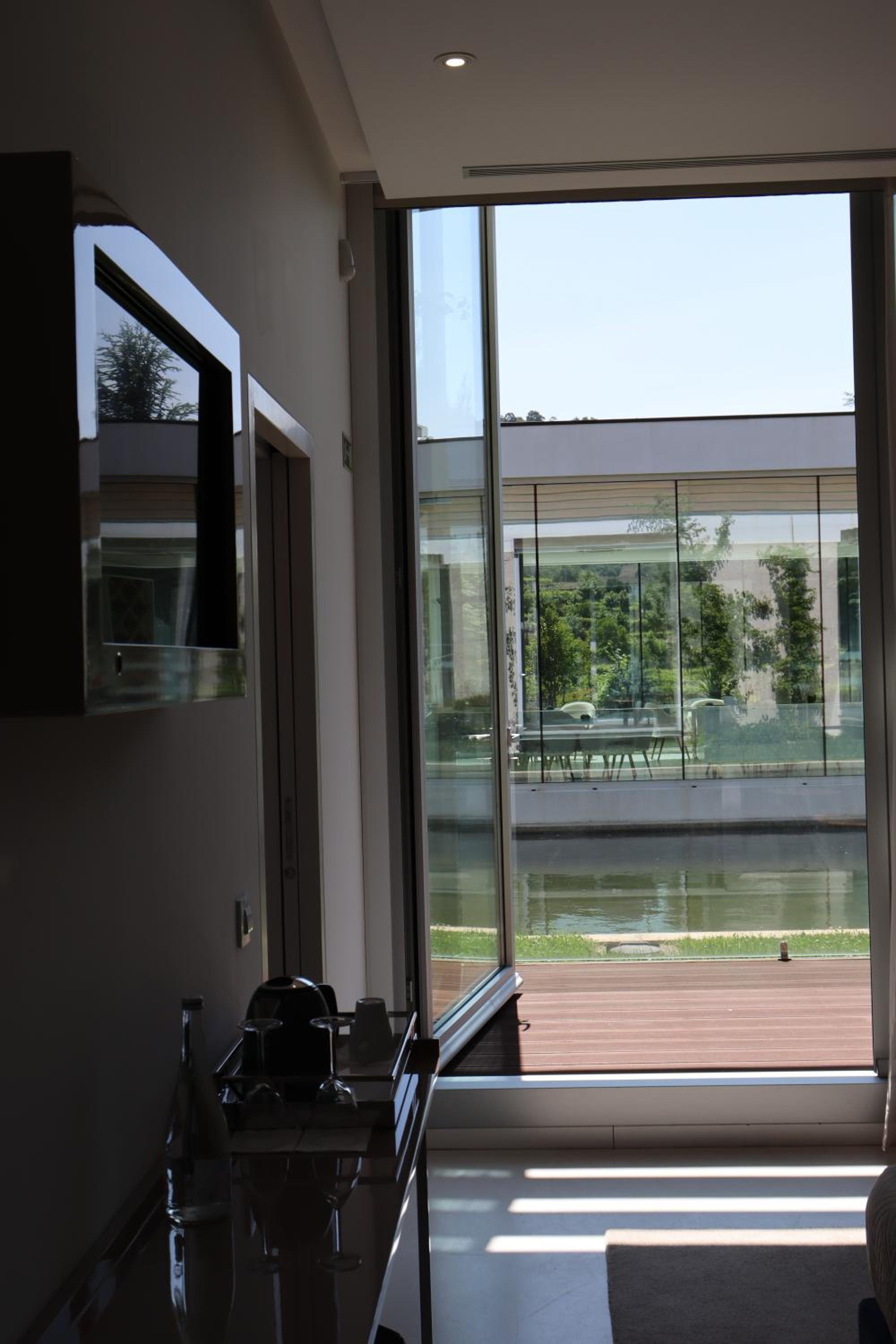 Double Room with Balcony - Photo 2